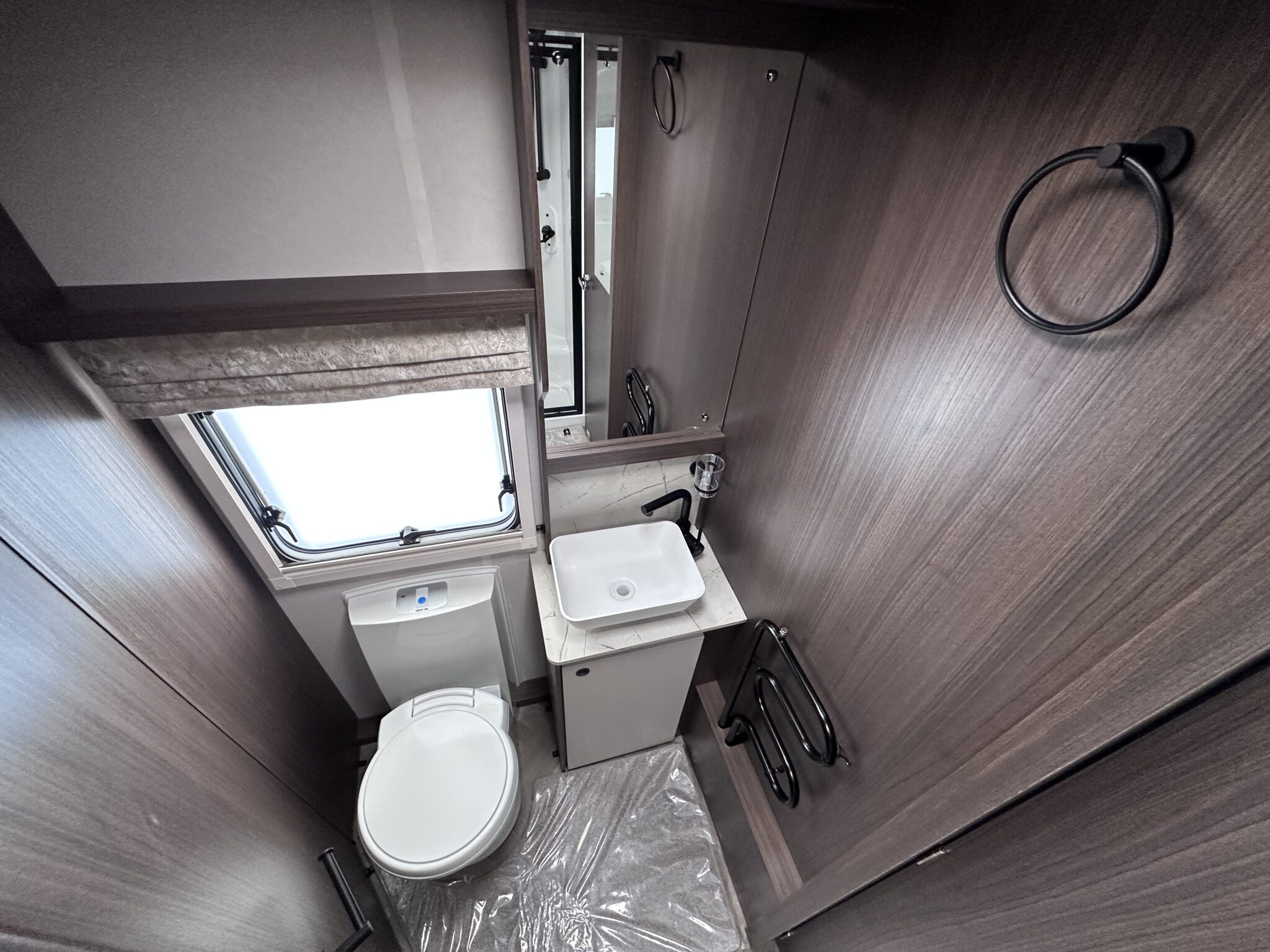 Coachman Acadia 545 Xtra — 2027 Season - Image 14