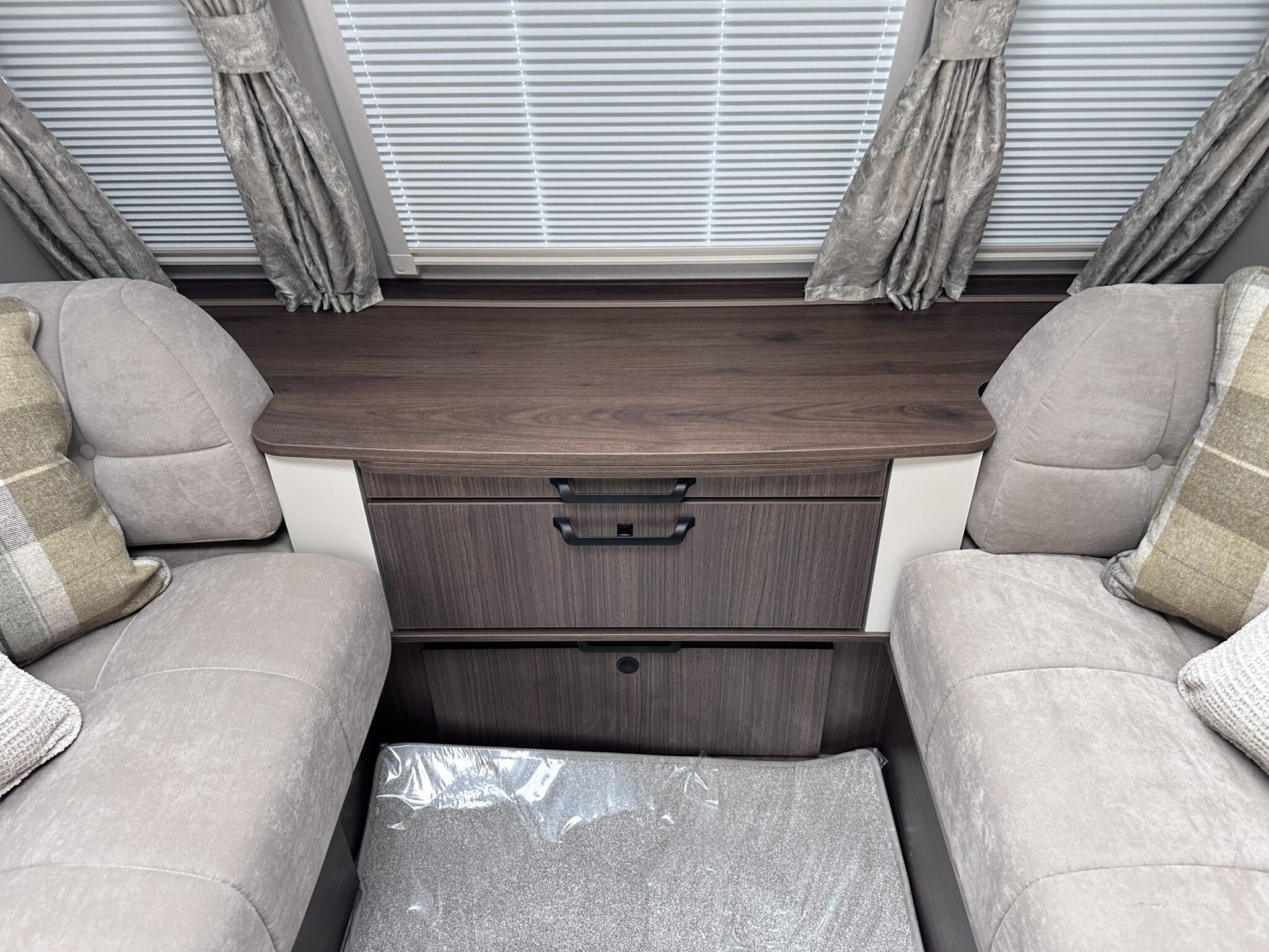 Coachman Acadia 545 Xtra — 2027 Season - Image 26