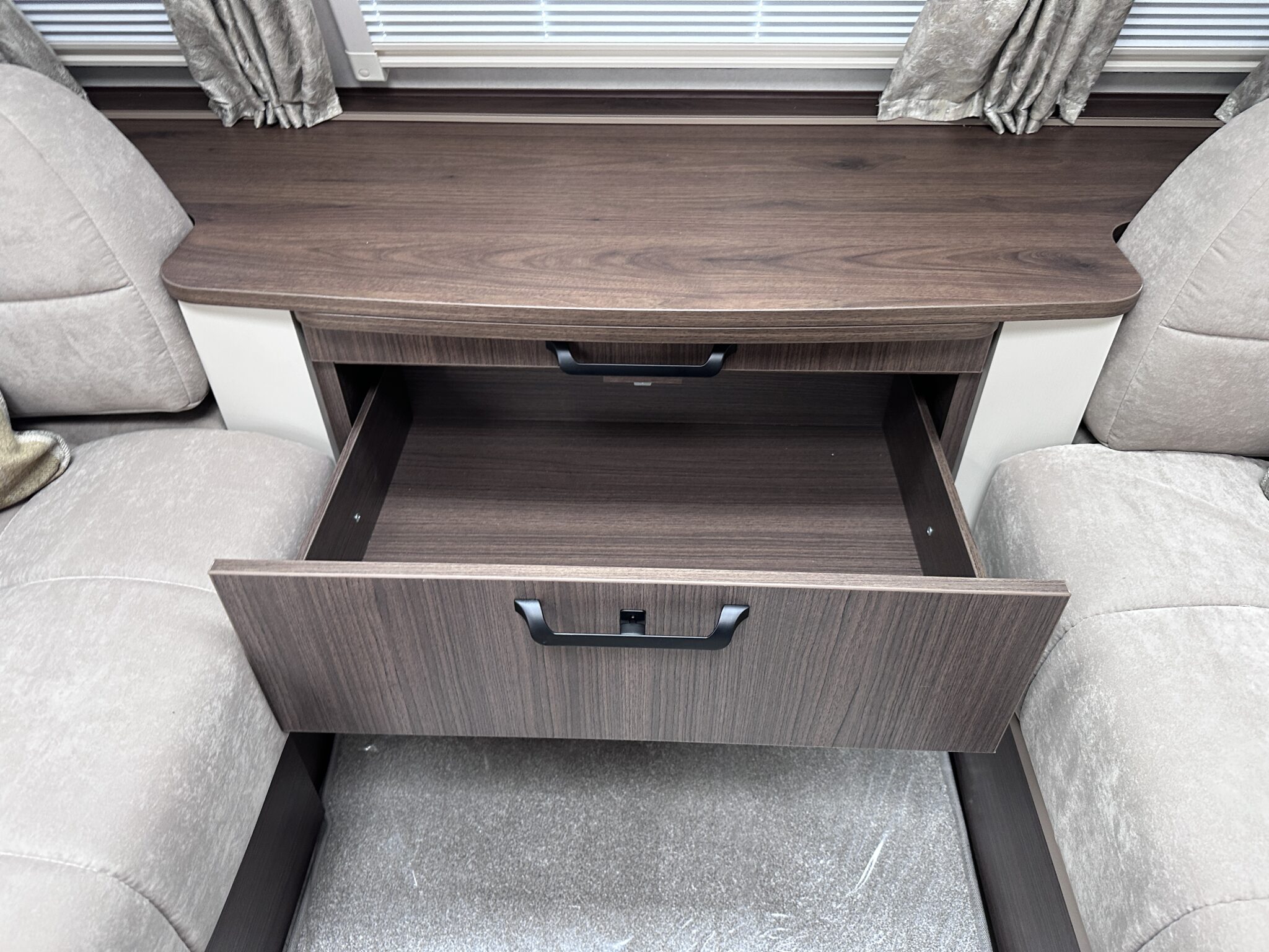 Coachman Acadia 545 Xtra — 2027 Season - Image 28