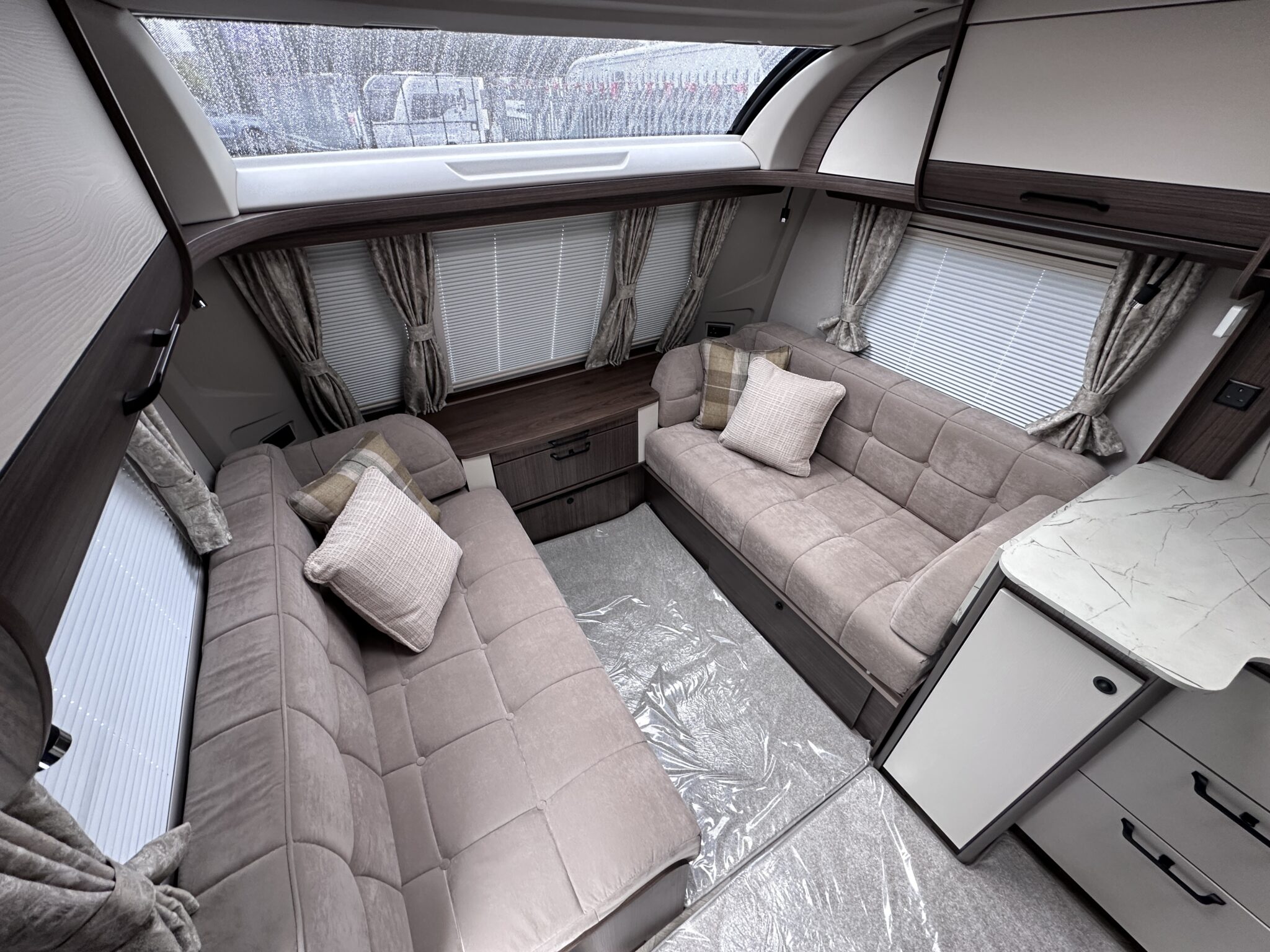 Coachman Acadia 545 Xtra — 2027 Season - Image 10
