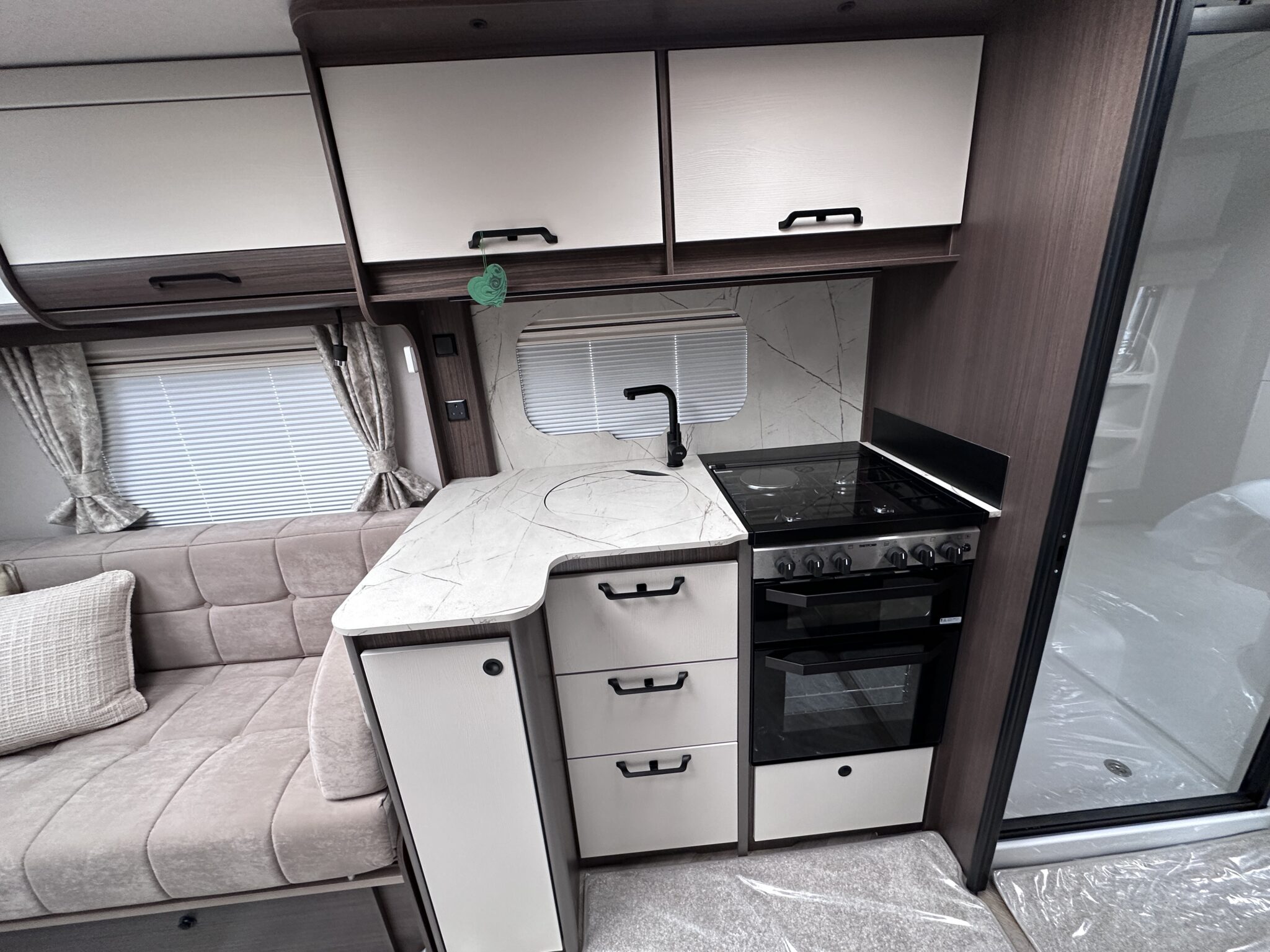 Coachman Acadia 545 Xtra — 2027 Season - Image 11