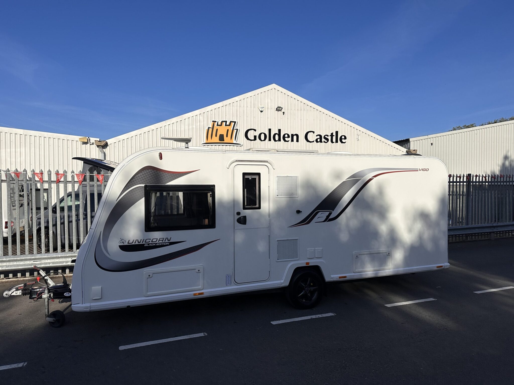 Bailey Unicorn Black Edition Vigo-2021 Caravan - Image 3
