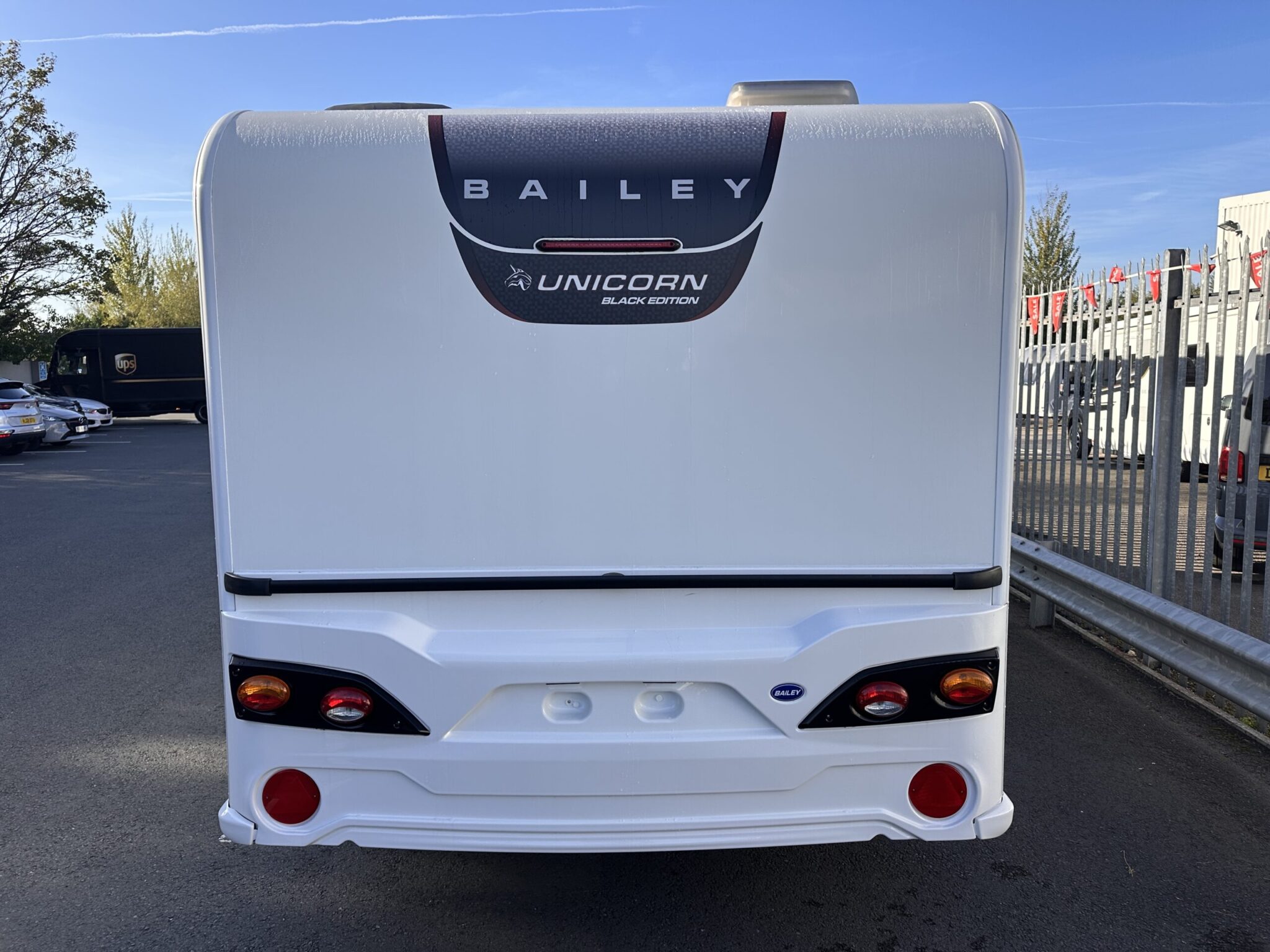 Bailey Unicorn Black Edition Vigo-2021 Caravan - Image 5