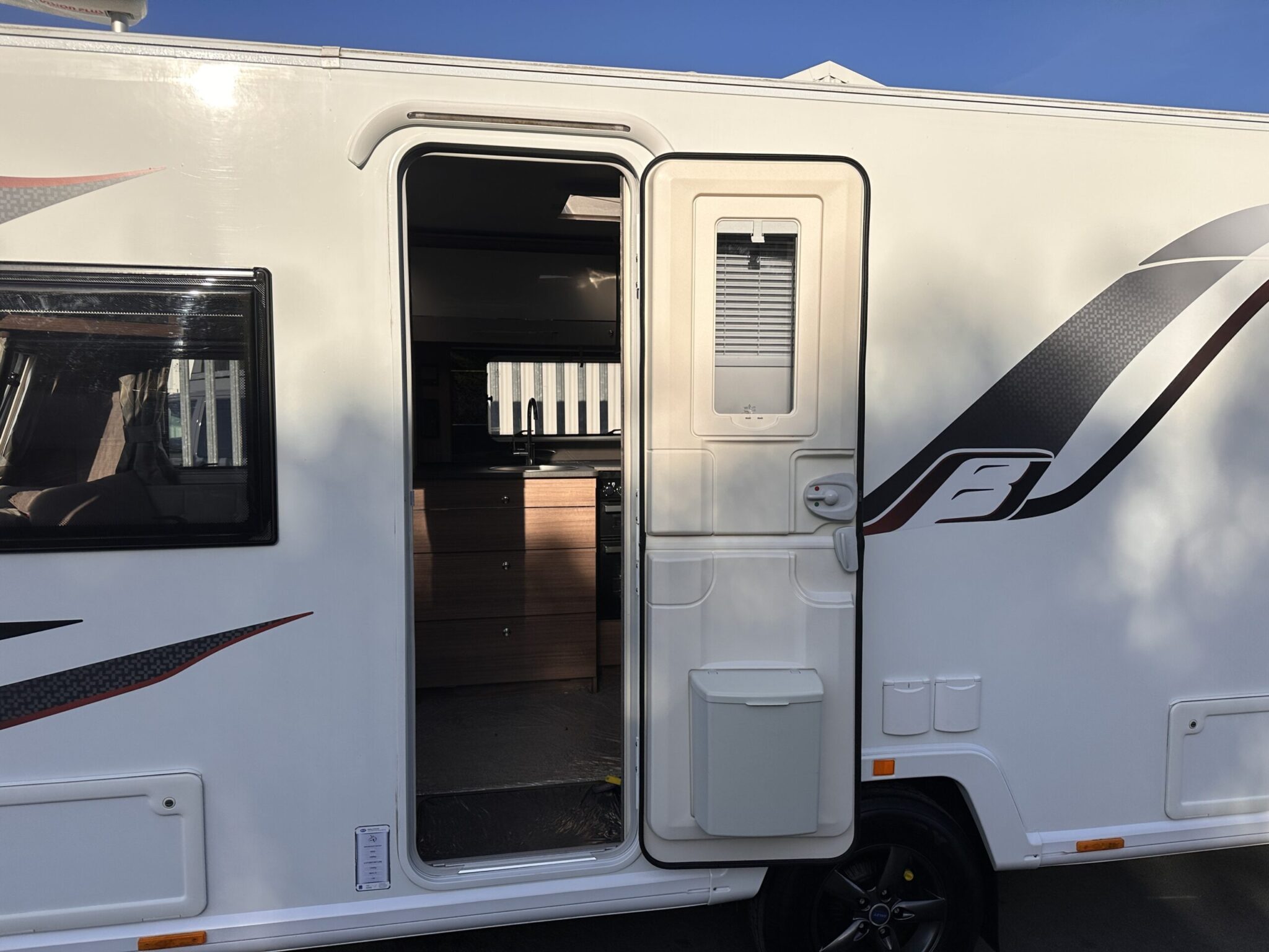 Bailey Unicorn Black Edition Vigo-2021 Caravan - Image 12