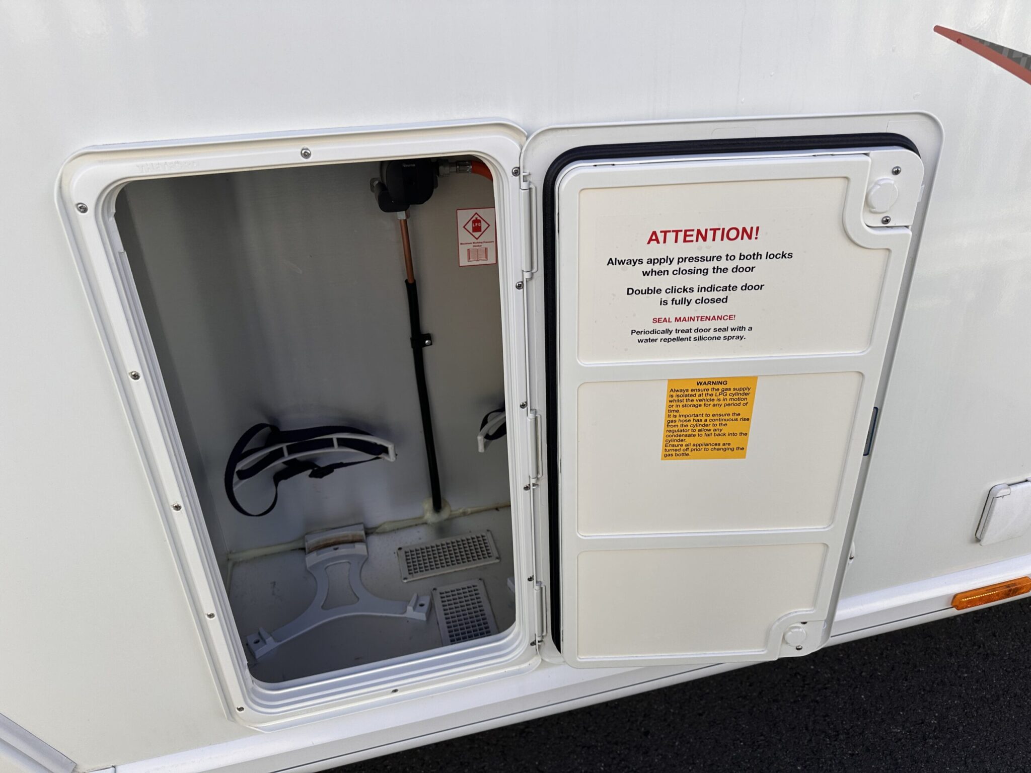 Bailey Unicorn Black Edition Vigo-2021 Caravan - Image 23