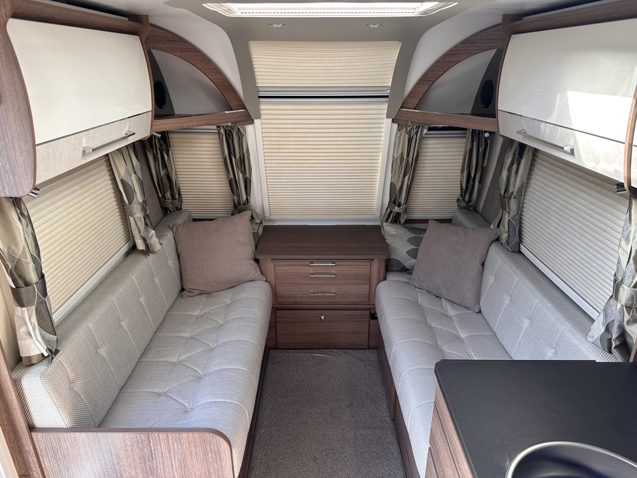 Bailey Unicorn Black Edition Vigo-2021 Caravan - Image 28