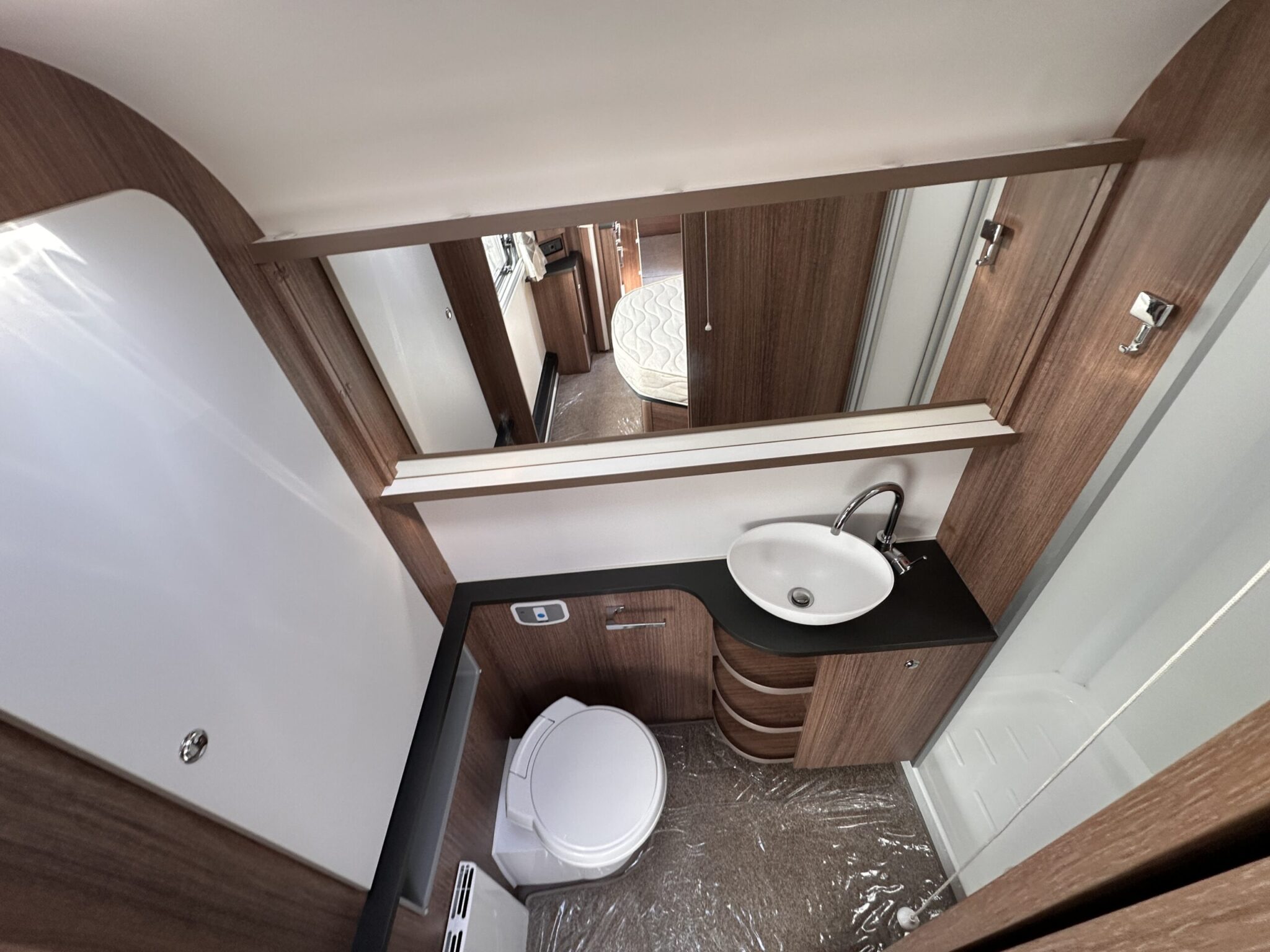 Bailey Unicorn Black Edition Vigo-2021 Caravan - Image 32