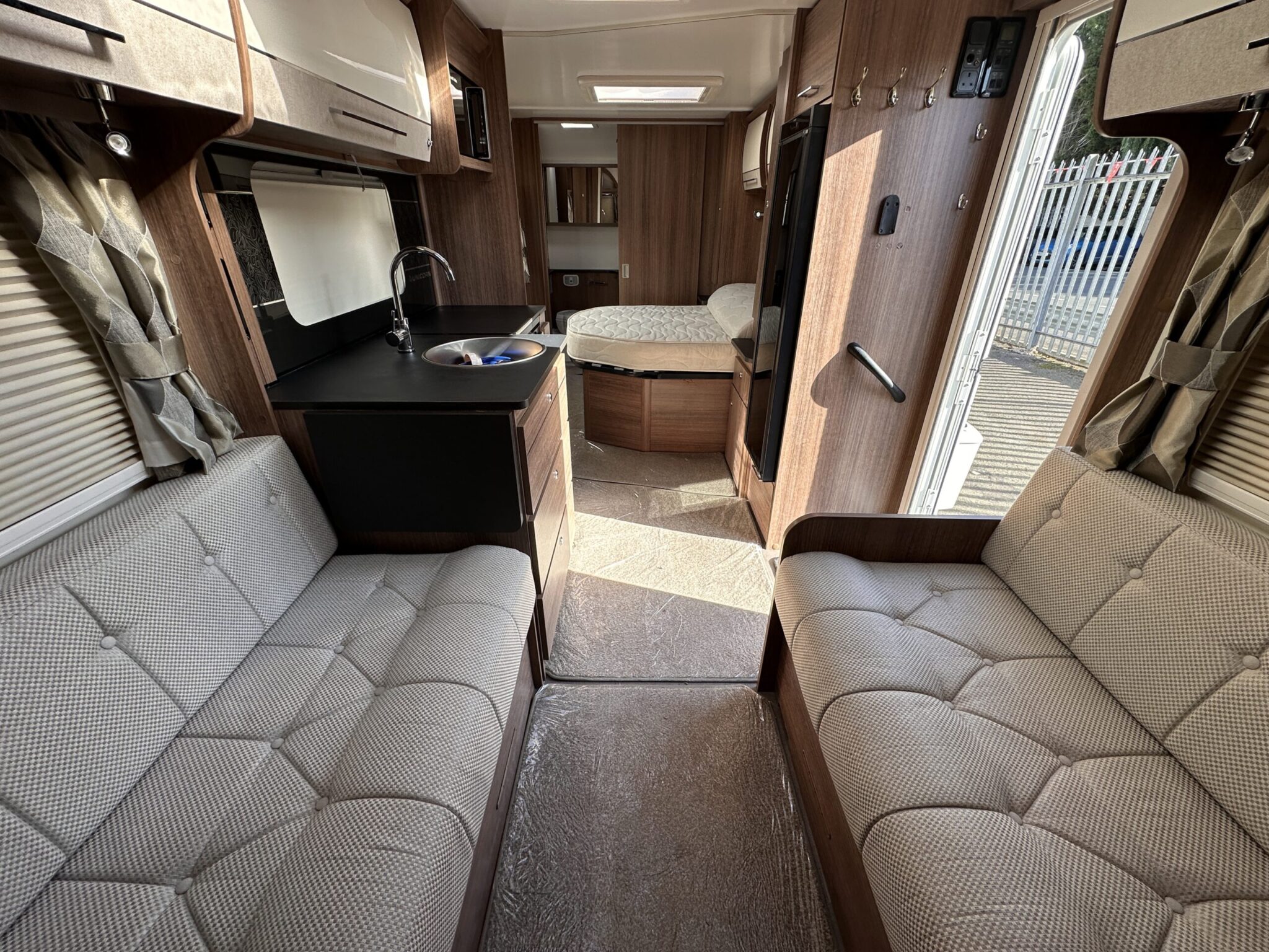 Bailey Unicorn Black Edition Vigo-2021 Caravan - Image 34