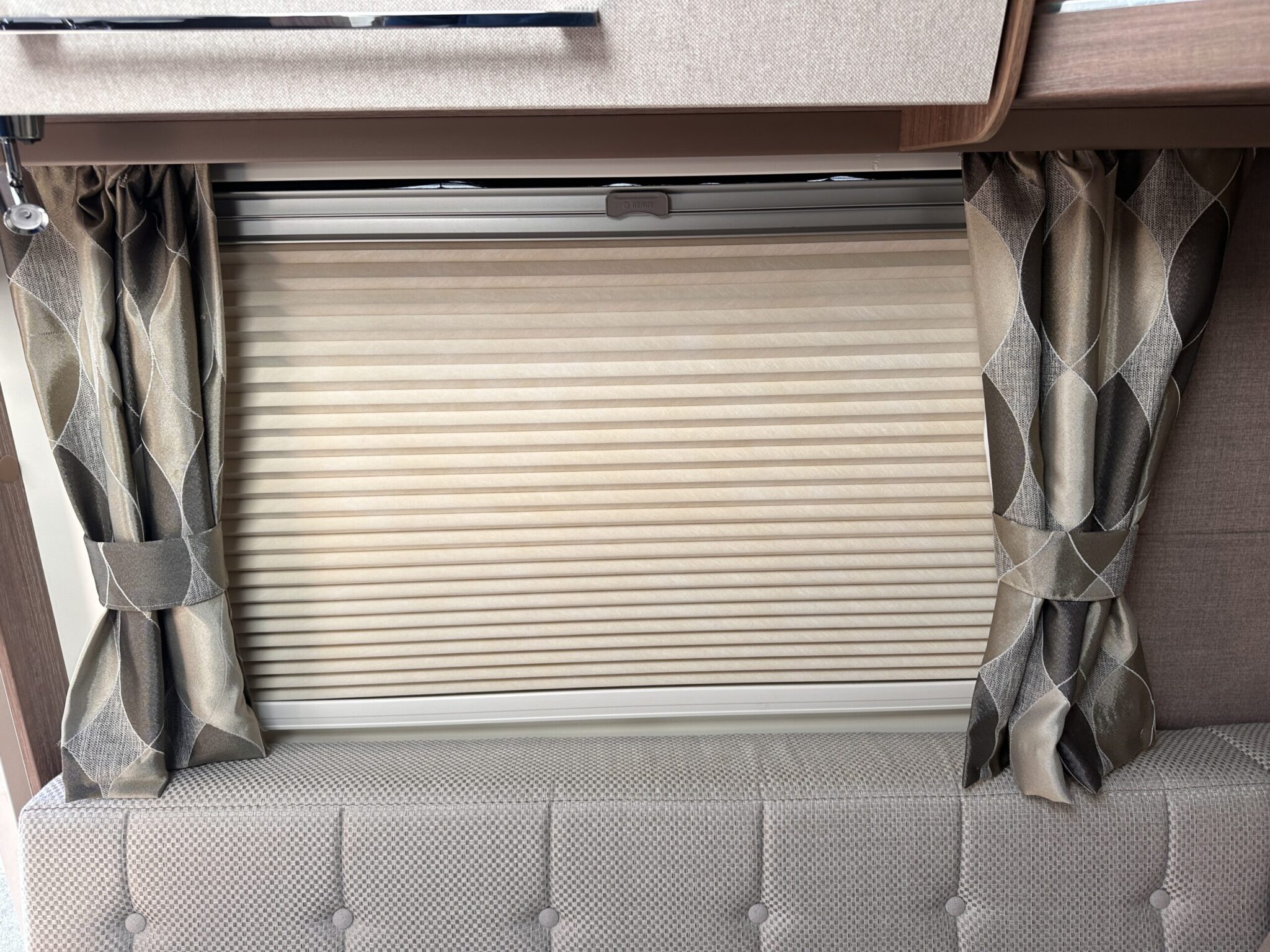 Bailey Unicorn Black Edition Vigo-2021 Caravan - Image 35