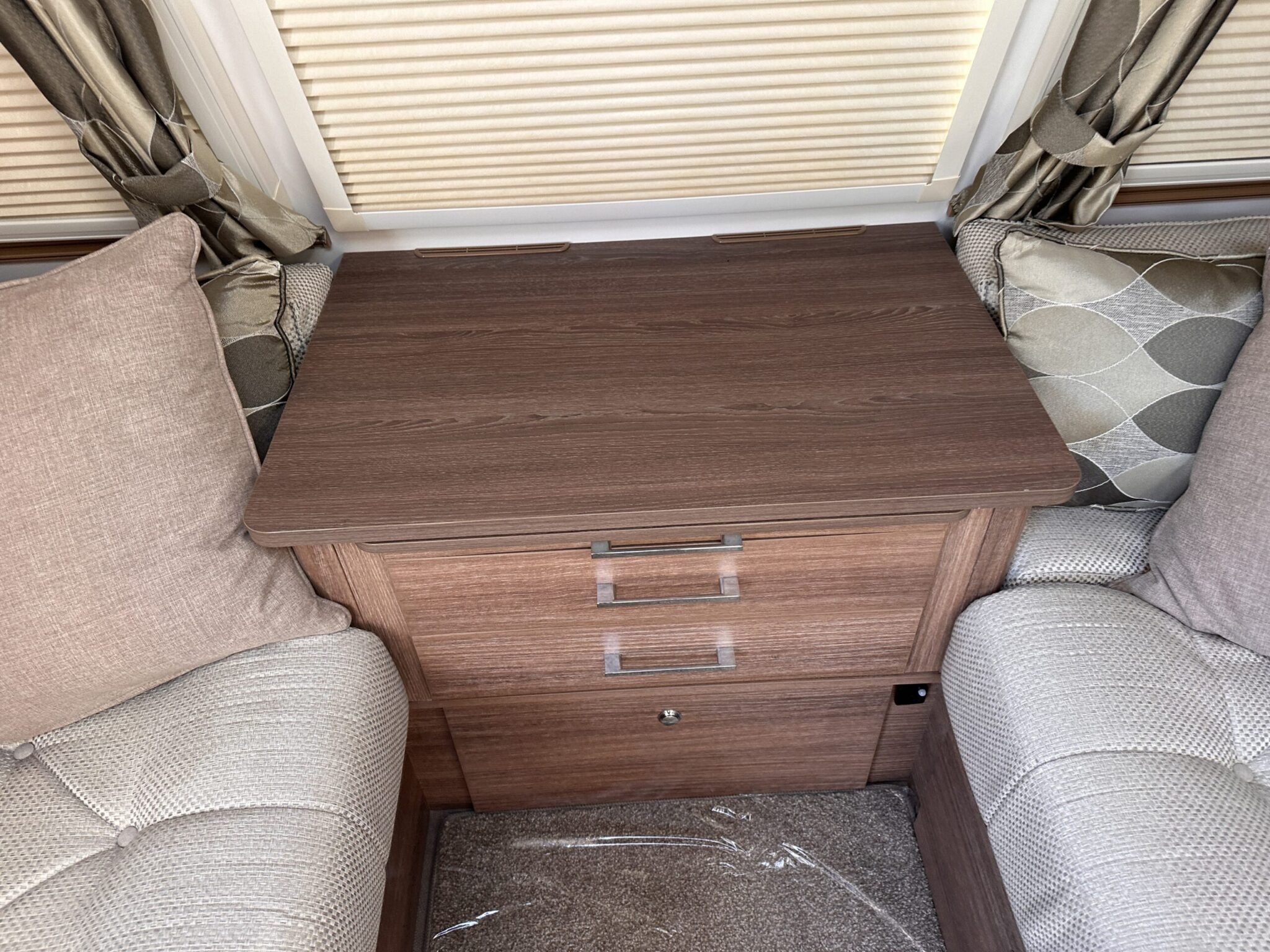 Bailey Unicorn Black Edition Vigo-2021 Caravan - Image 38