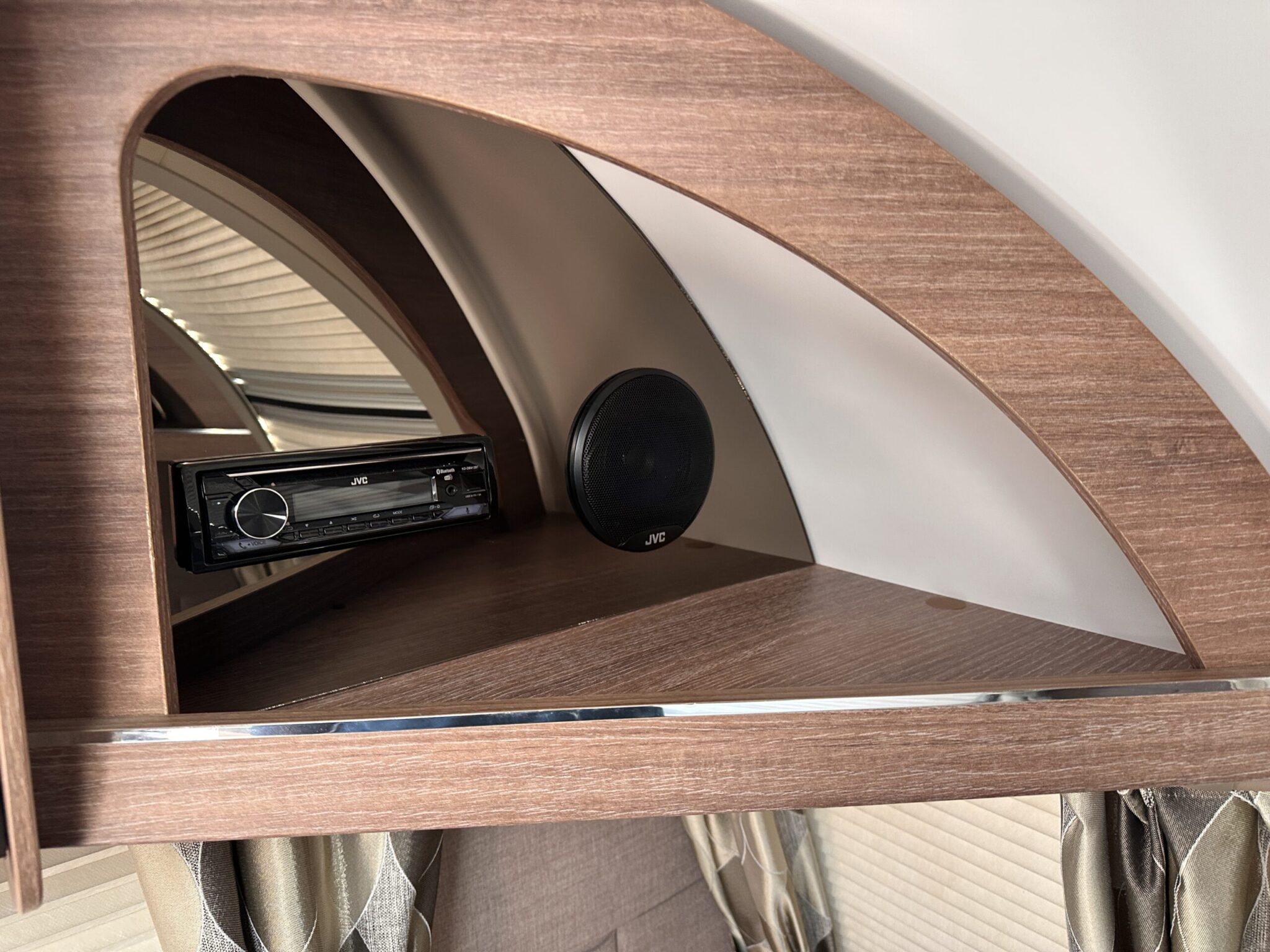 Bailey Unicorn Black Edition Vigo-2021 Caravan - Image 40