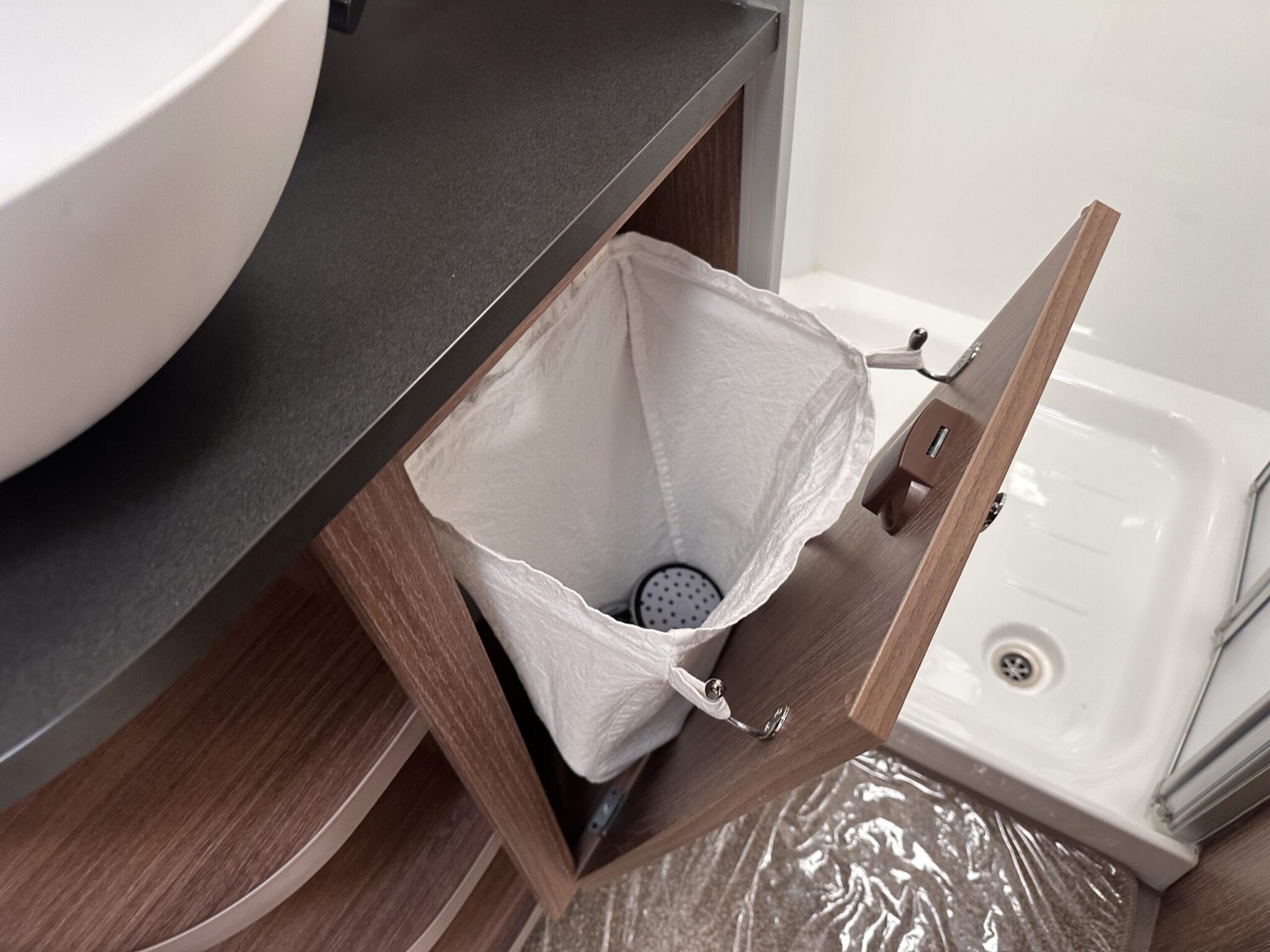 Bailey Unicorn Black Edition Vigo-2021 Caravan - Image 103