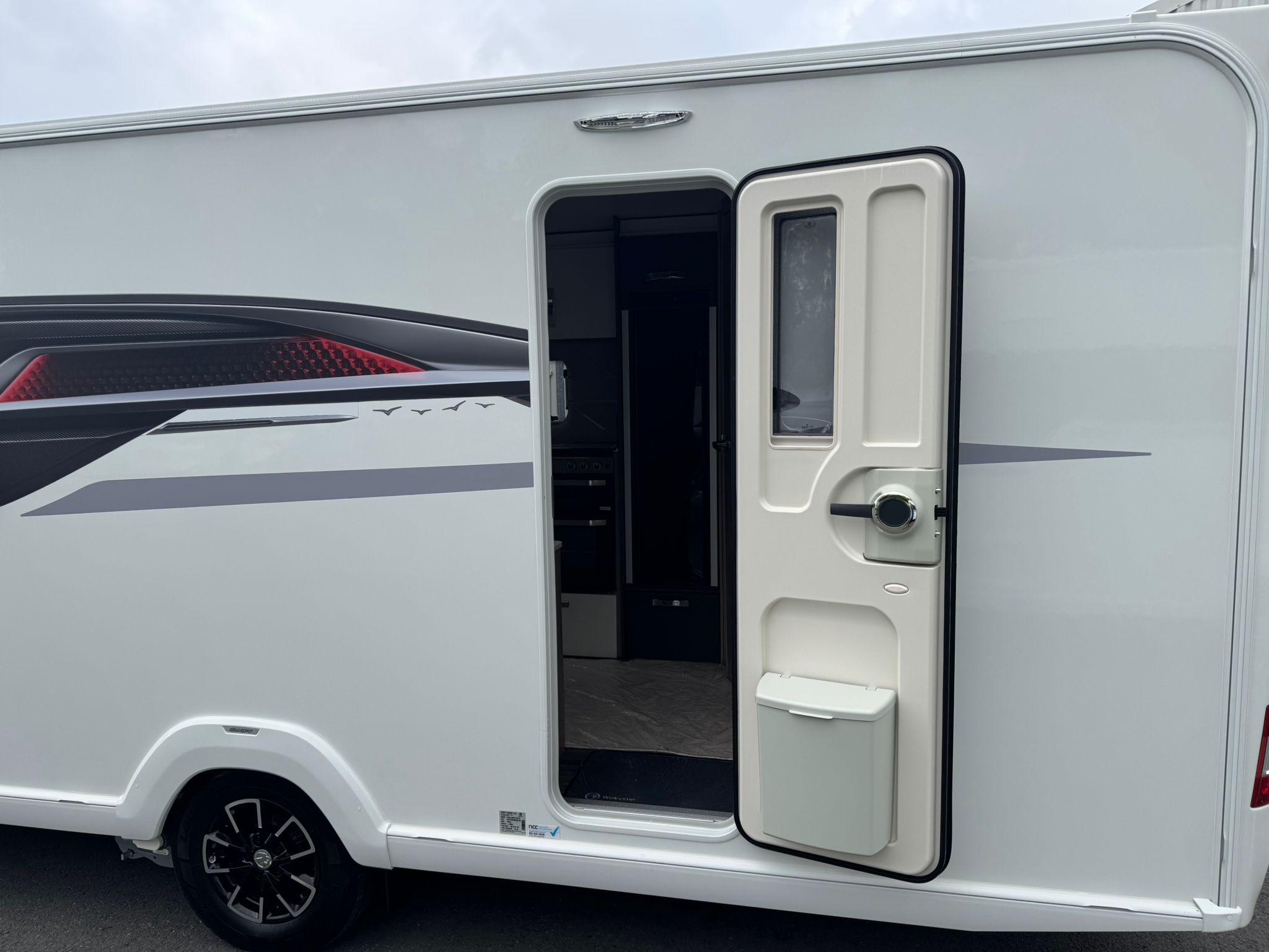 Swift Challenger SE 480- 2023 Caravan - Image 24