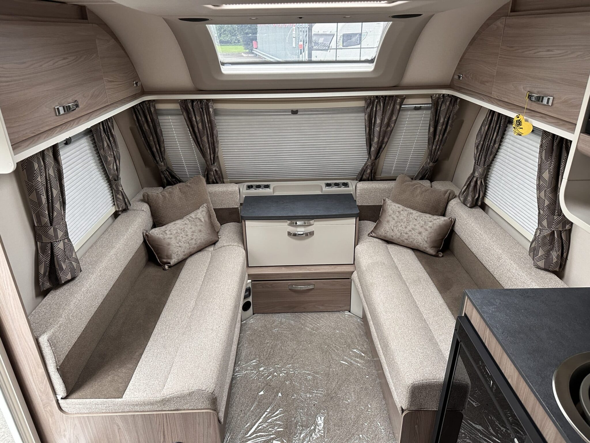 Swift Charisma 580 Grande- 2023 Caravan - Image 28