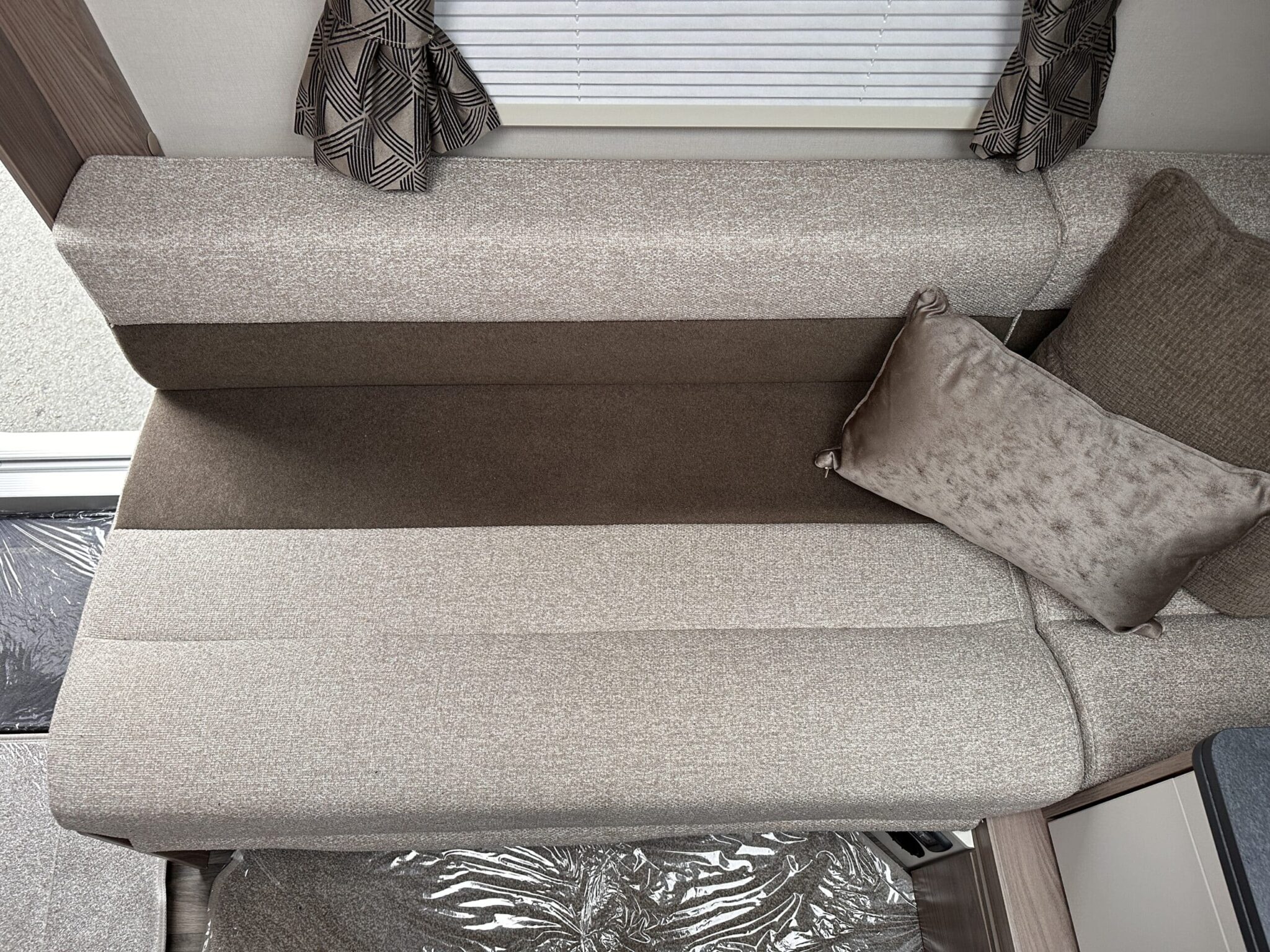 Swift Charisma 580 Grande- 2023 Caravan - Image 35