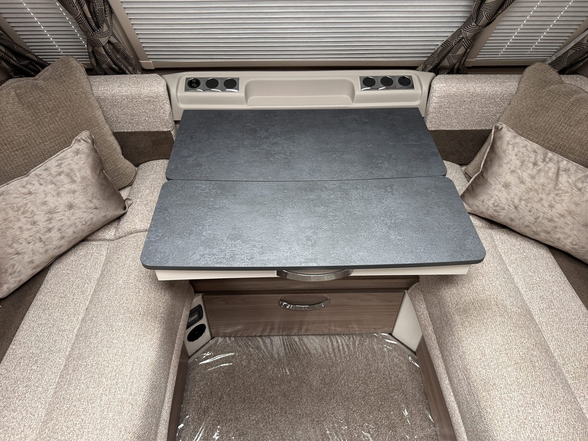 Swift Charisma 580 Grande- 2023 Caravan - Image 43