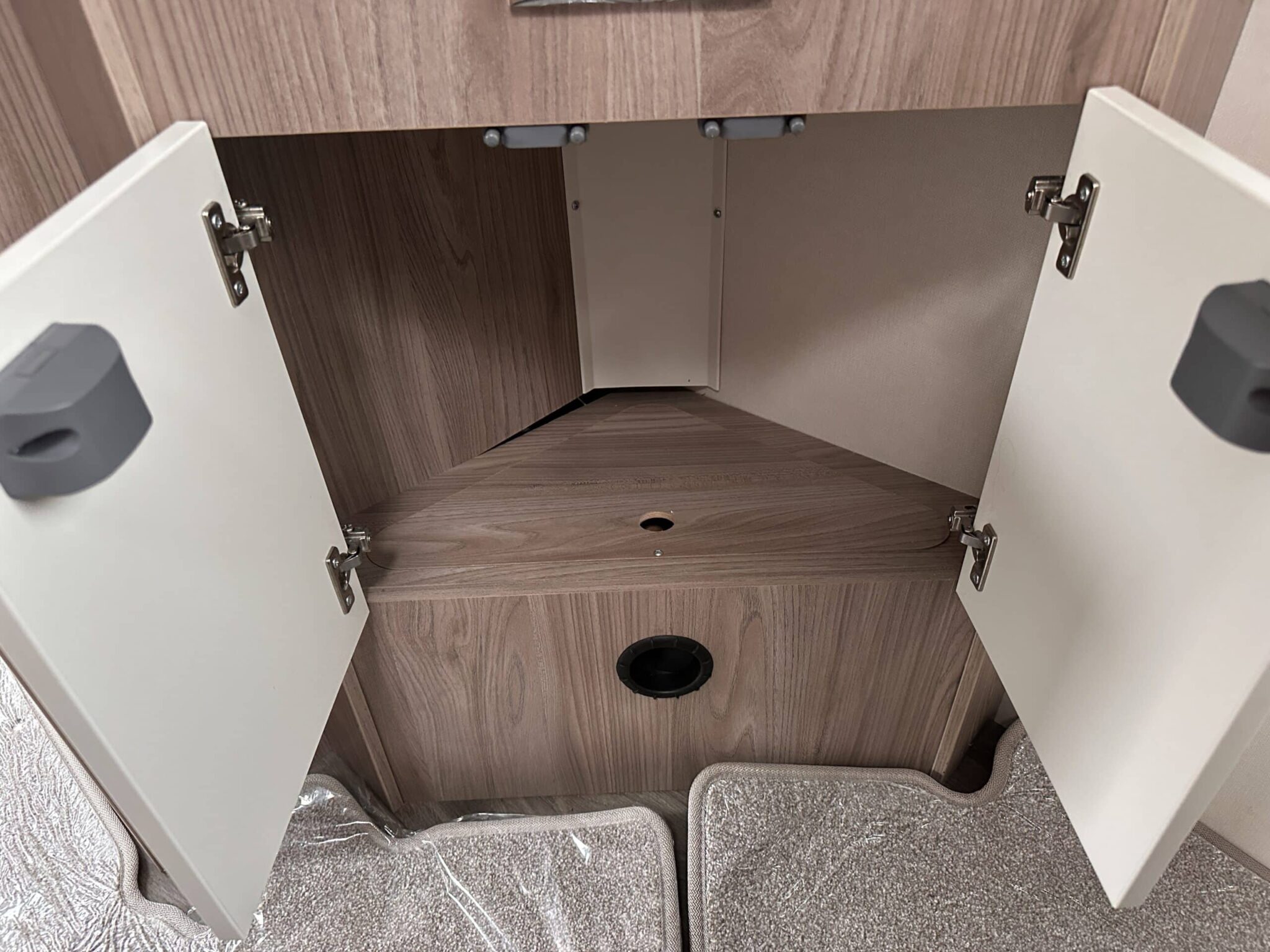 Swift Charisma 580 Grande- 2023 Caravan - Image 78