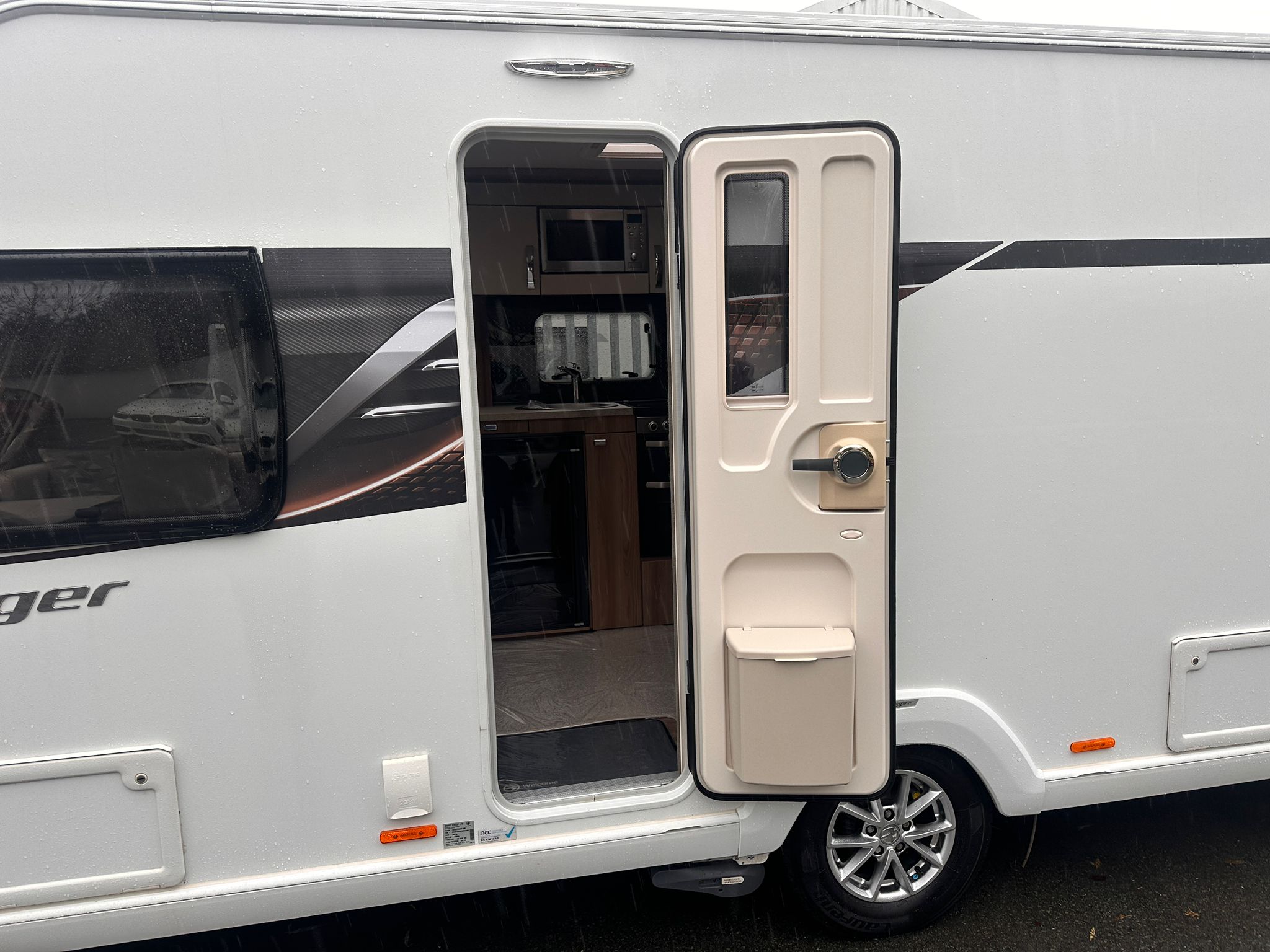 Swift Challenger 580- 2022 Caravans - Image 100