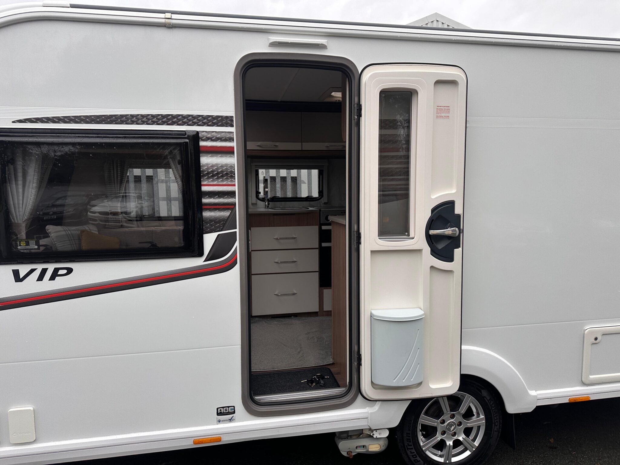 Coachman VIP 575- 2018 Caravan - Image 5