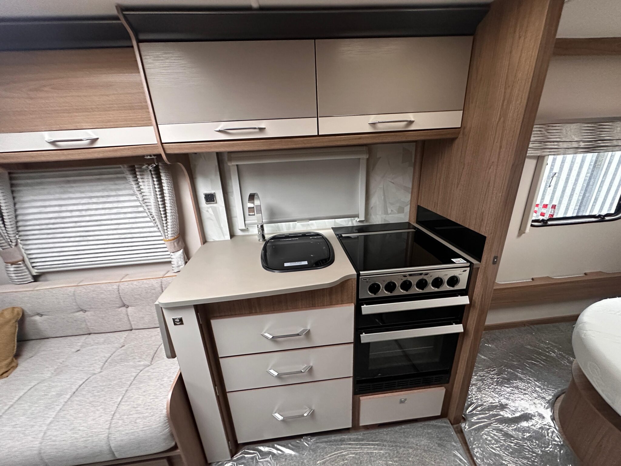 Coachman VIP 575- 2018 Caravan - Image 14