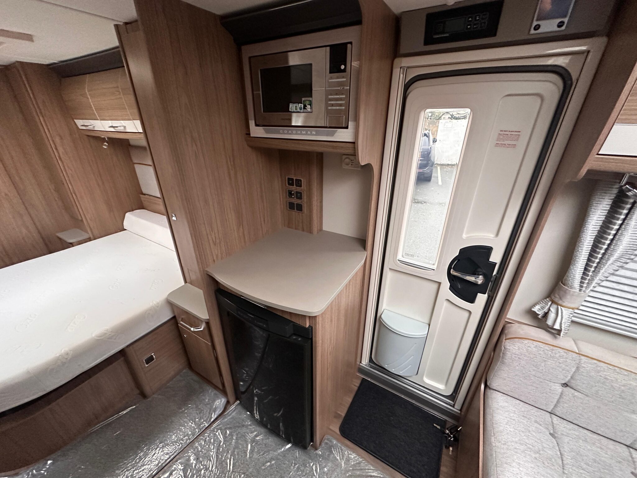 Coachman VIP 575- 2018 Caravan - Image 15