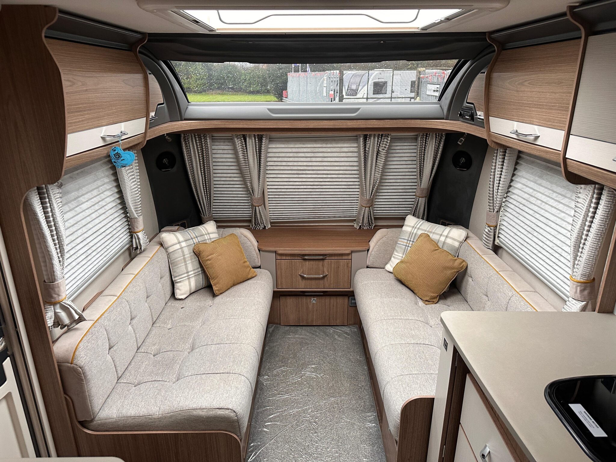 Coachman VIP 575- 2018 Caravan - Image 16