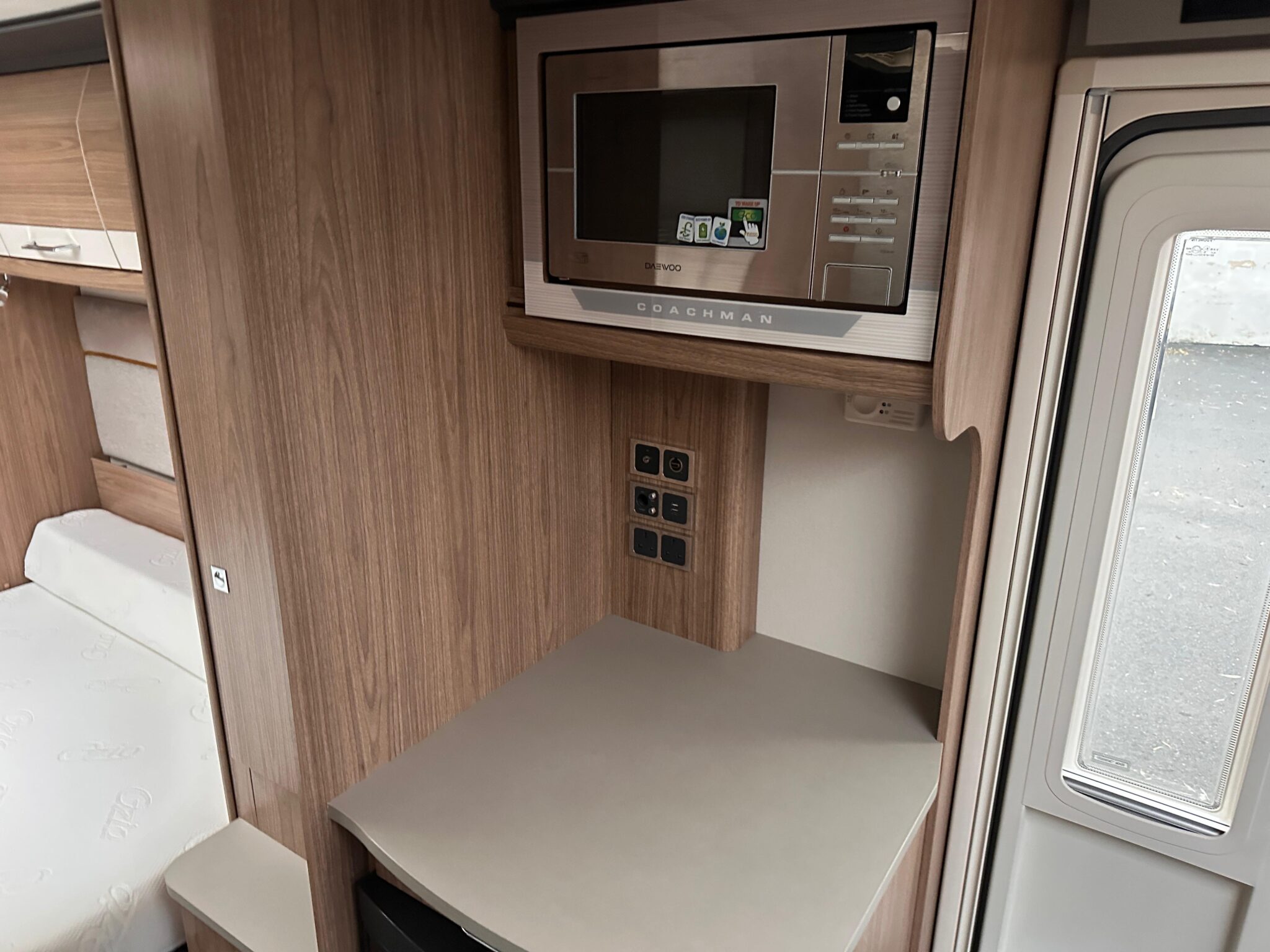 Coachman VIP 575- 2018 Caravan - Image 34