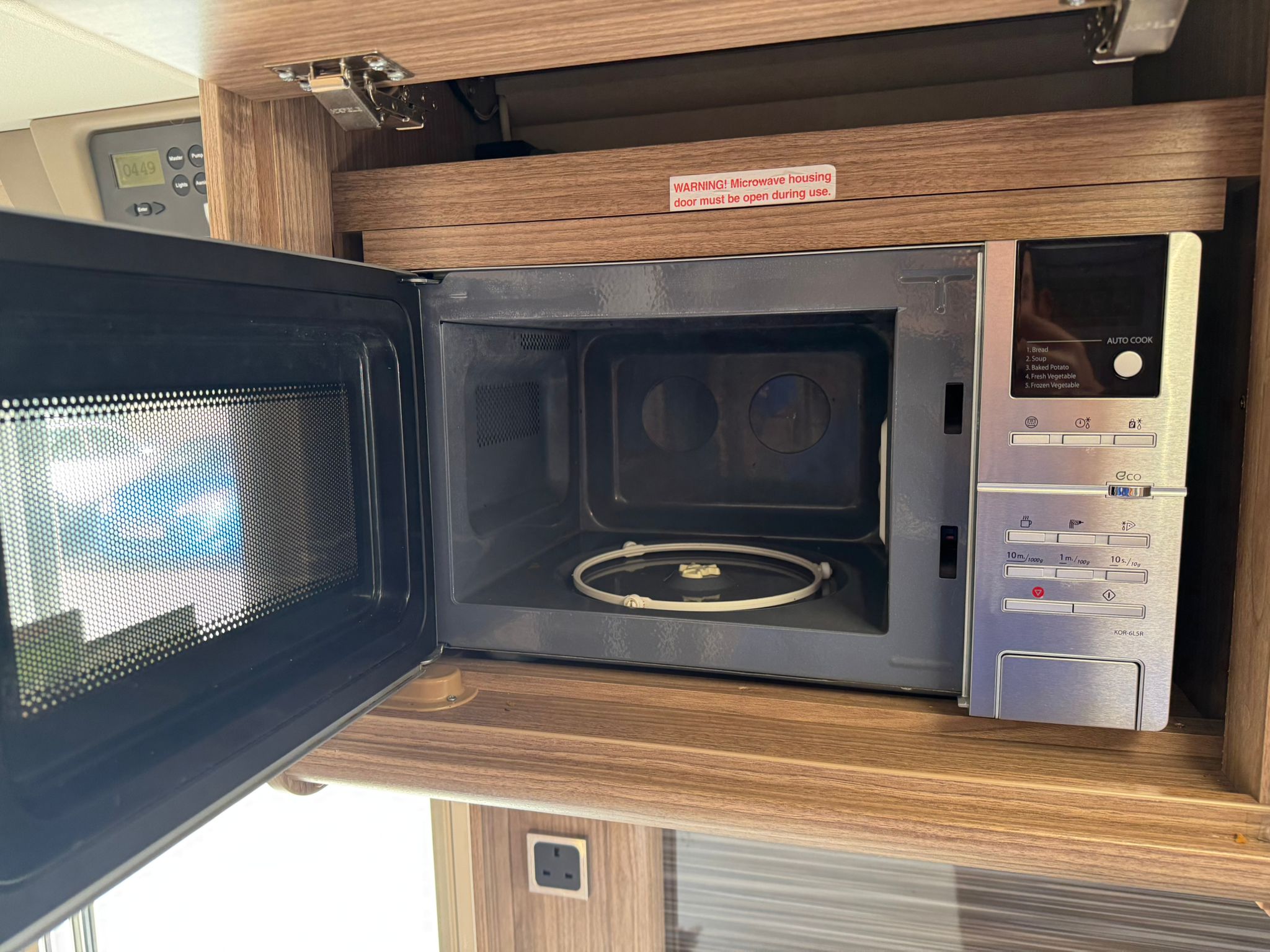 Coachman Laser 620- 2016 Caravan - Image 38