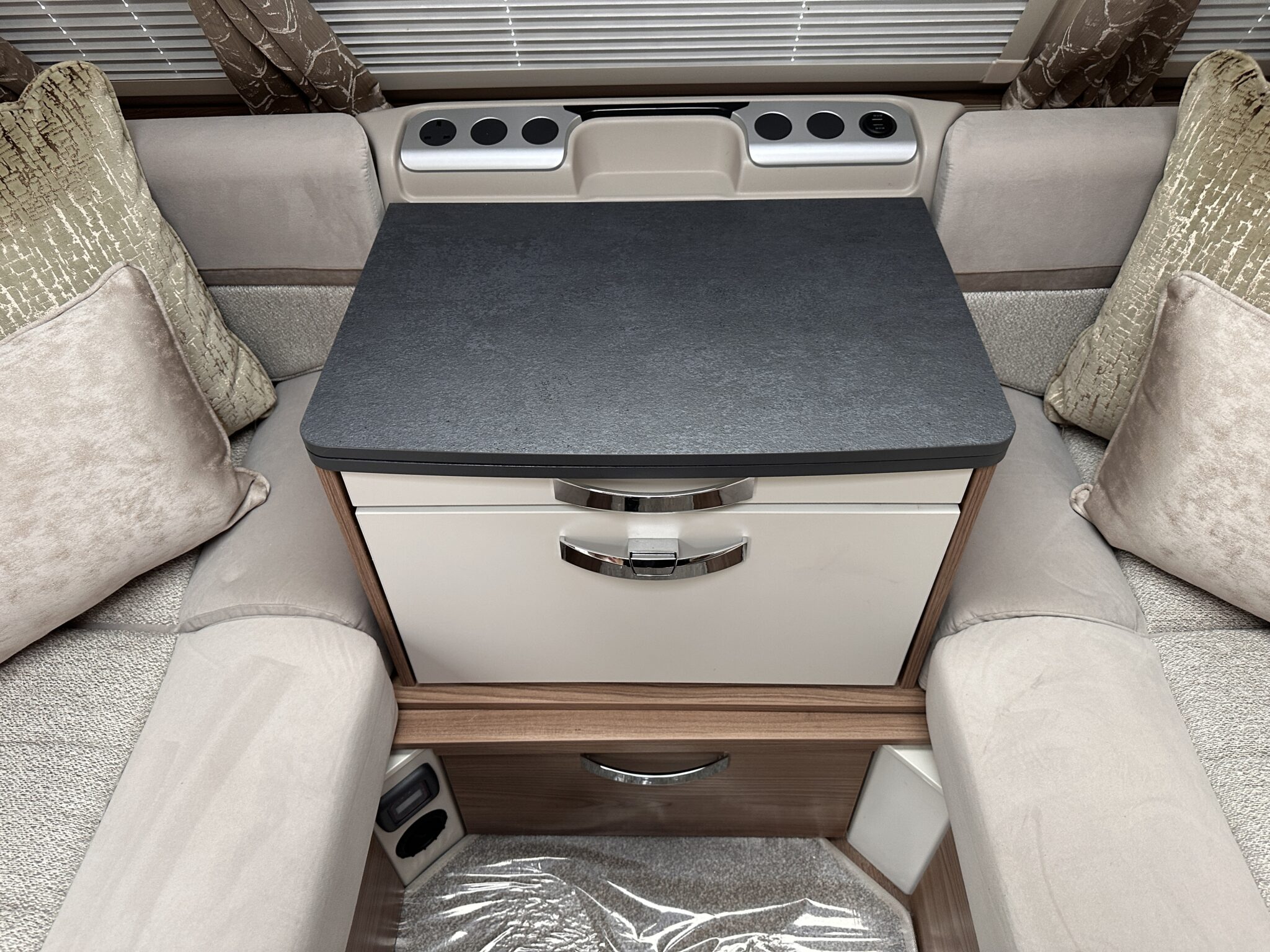 Swift Sunrise 580 - 2022 Caravan - Image 37