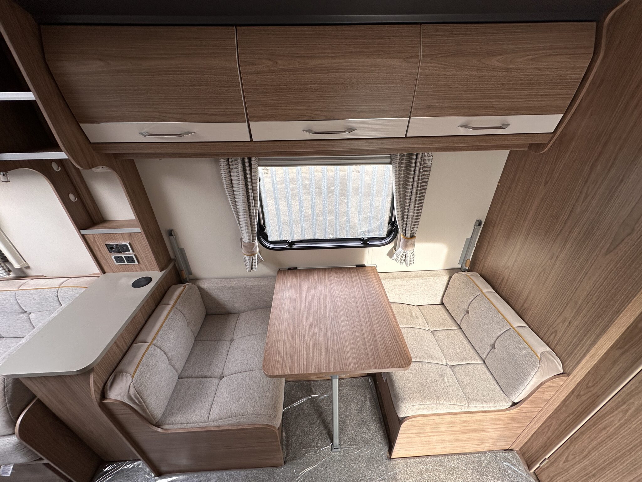 Coachman VIP 520- 2018 Caravan - Image 25