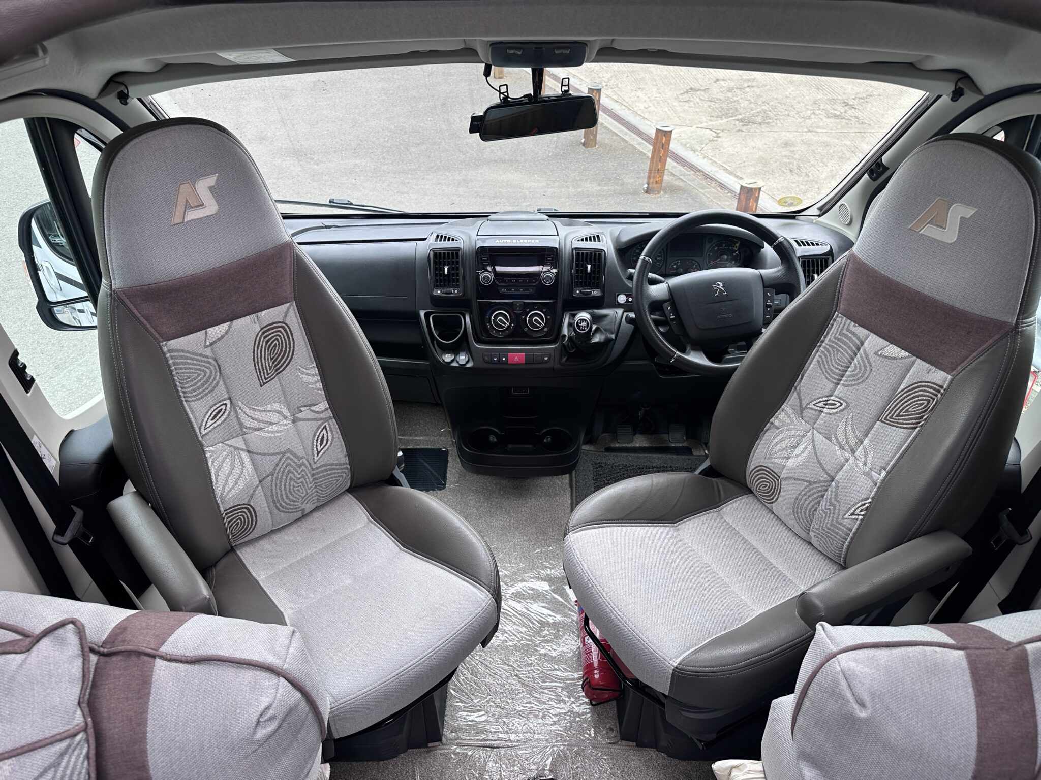 Auto-Sleeper Broadway- 2018 Motorhome - Image 3