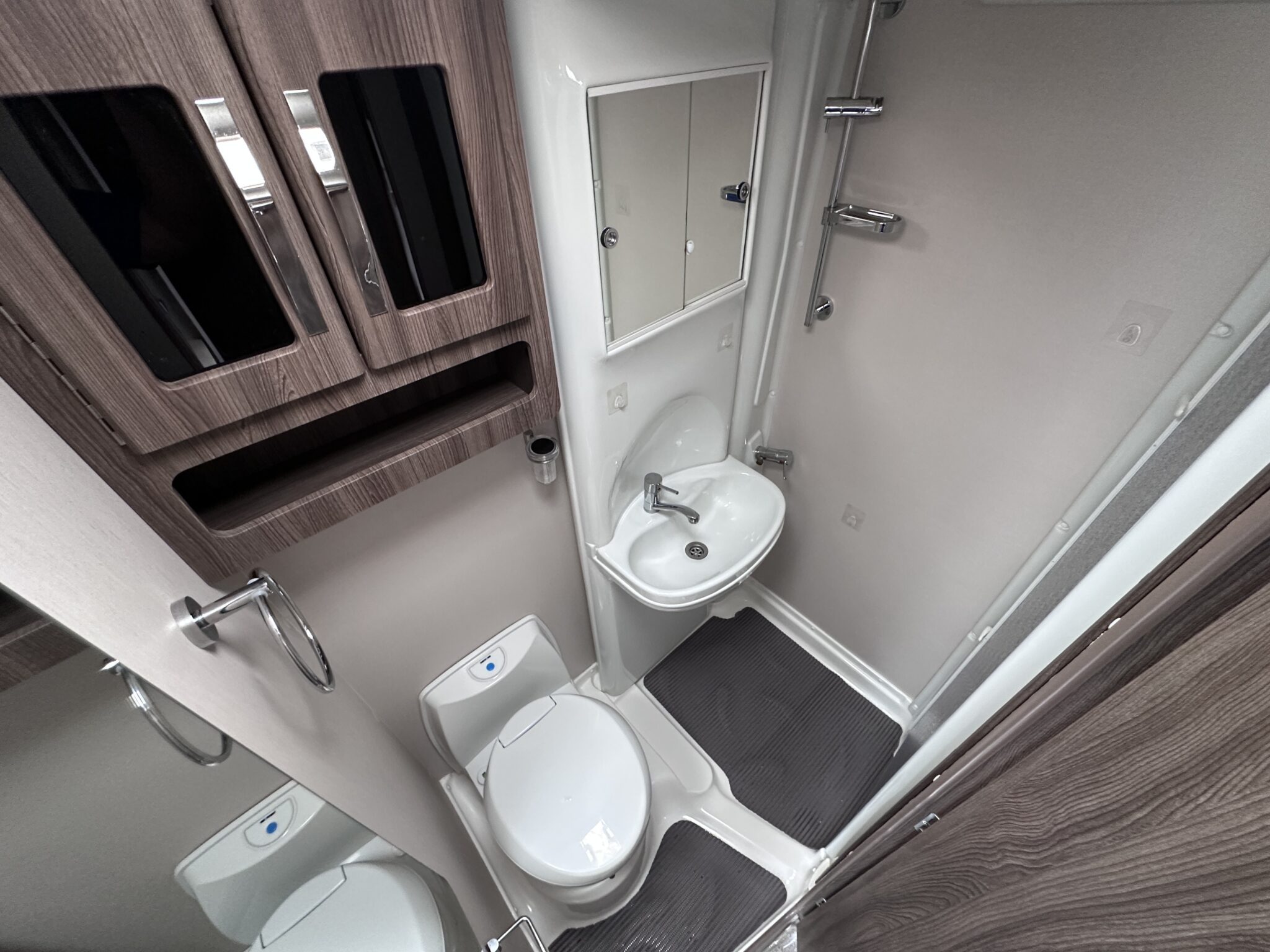Auto-Sleeper Broadway- 2018 Motorhome - Image 7