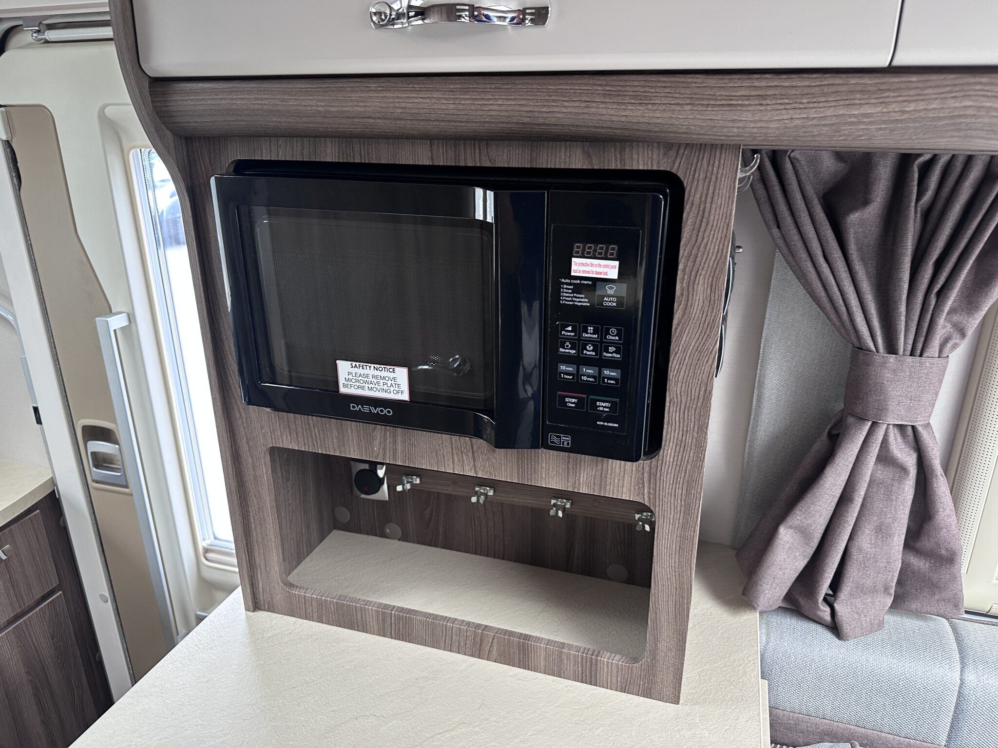Auto-Sleeper Broadway- 2018 Motorhome - Image 36
