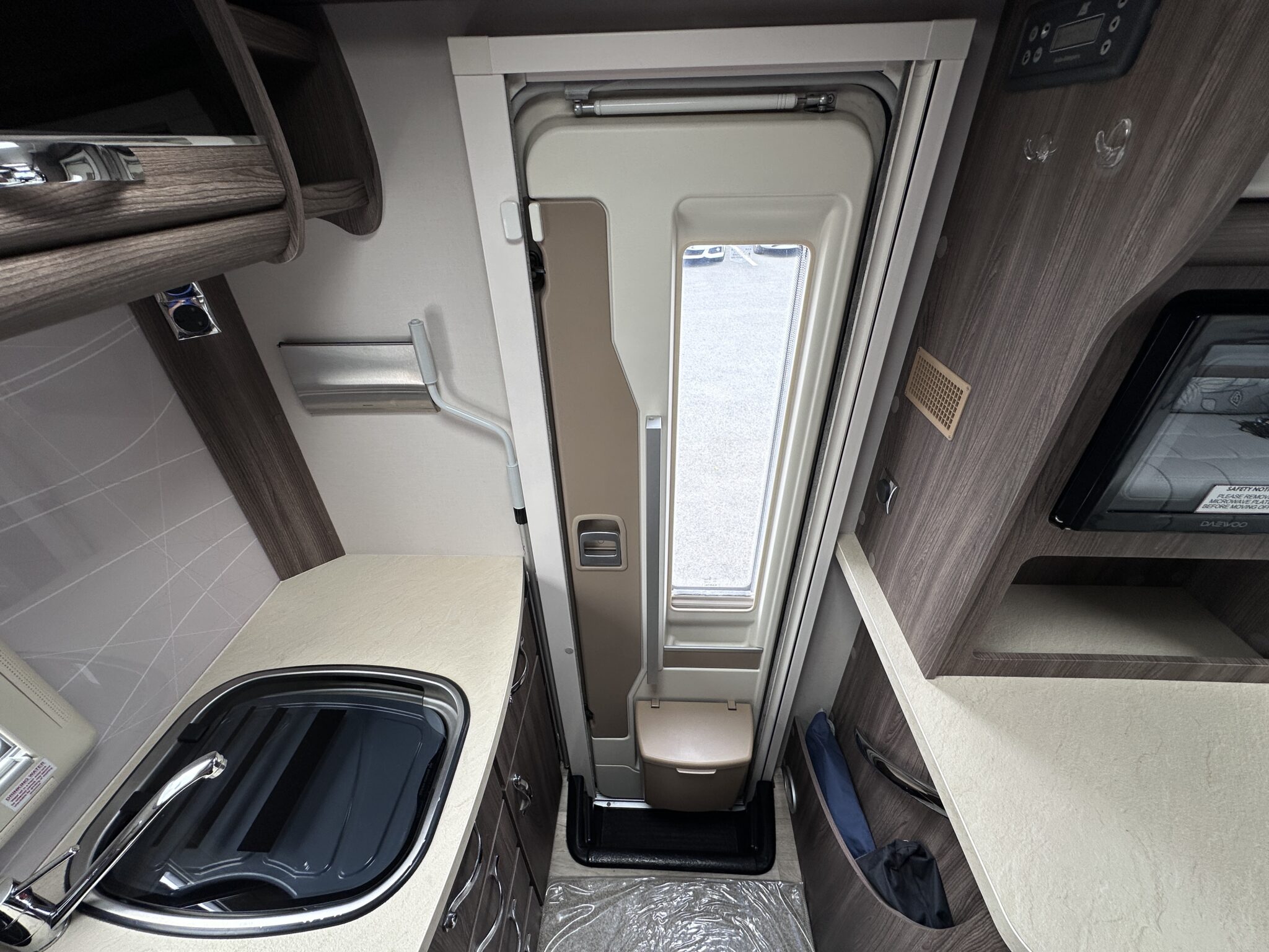 Auto-Sleeper Broadway- 2018 Motorhome - Image 43