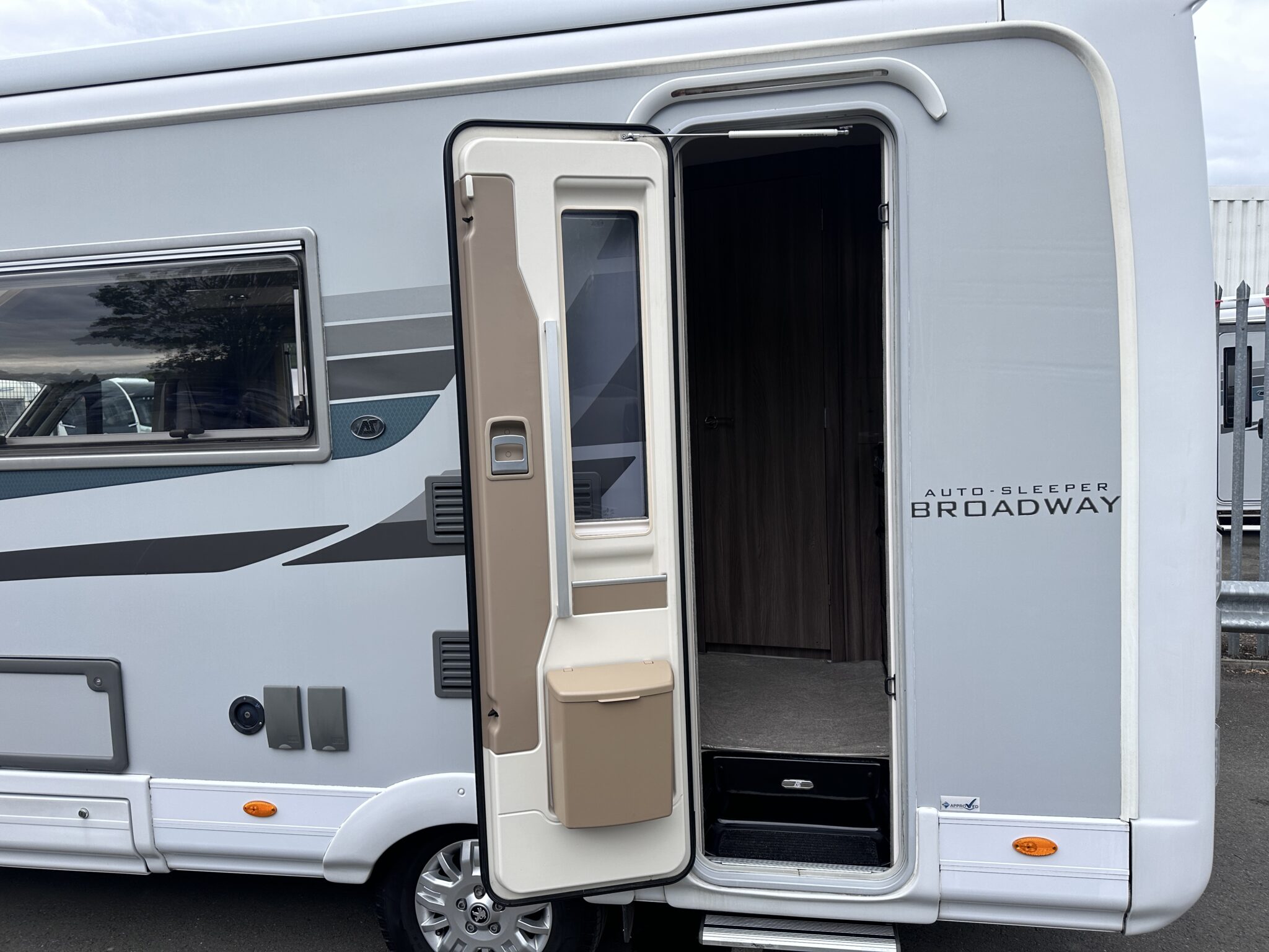 Auto-Sleeper Broadway- 2018 Motorhome - Image 83