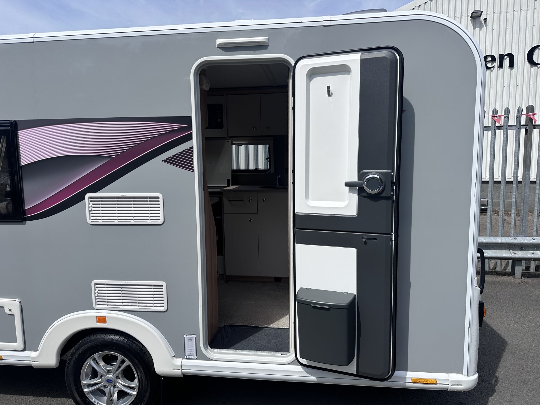 Bailey Phoenix GT75 420 – 2025 Caravan - Image 10