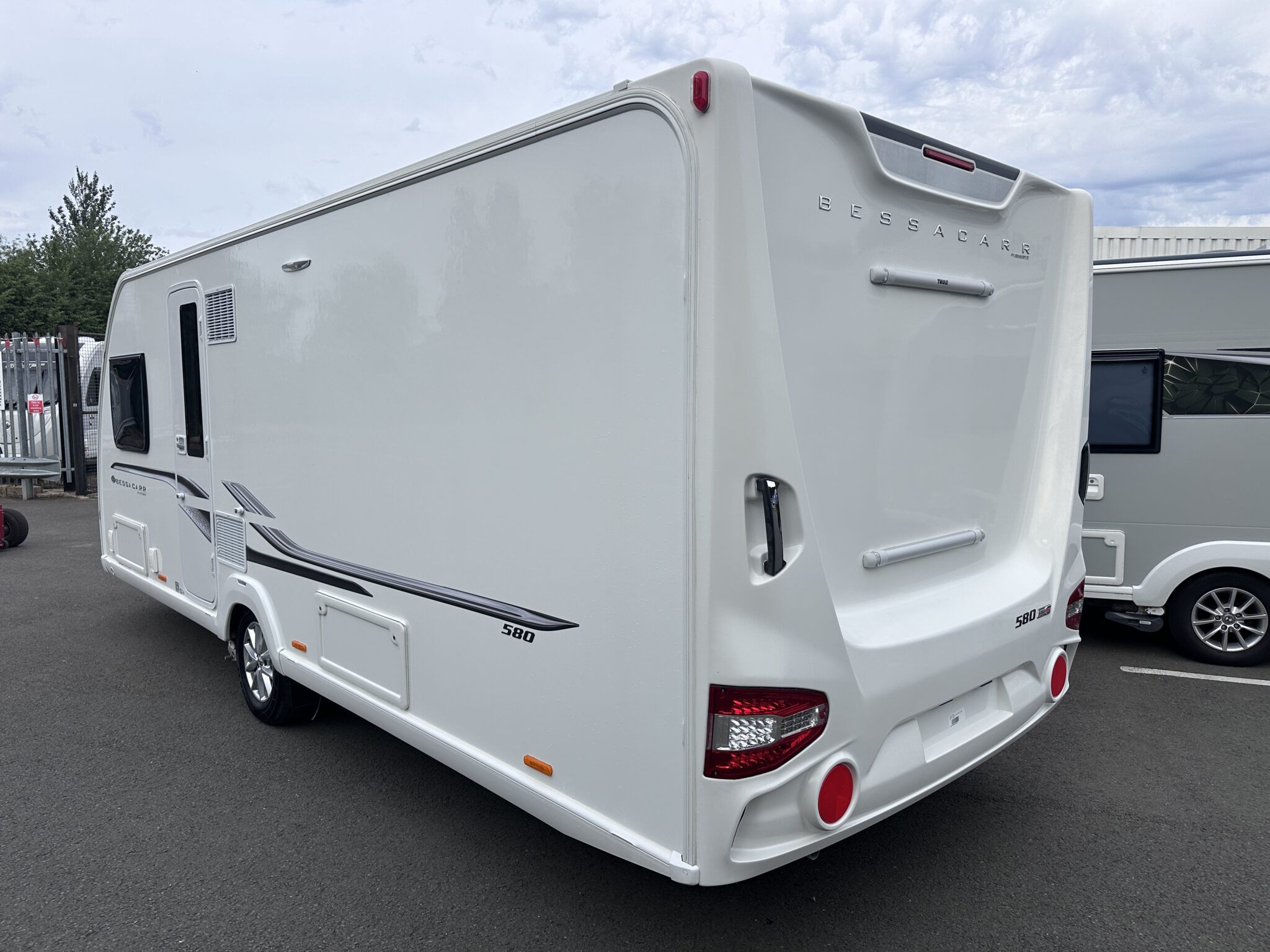 Swift Bessacarr Cameo By Design 580 – 2022 Caravan - Image 4