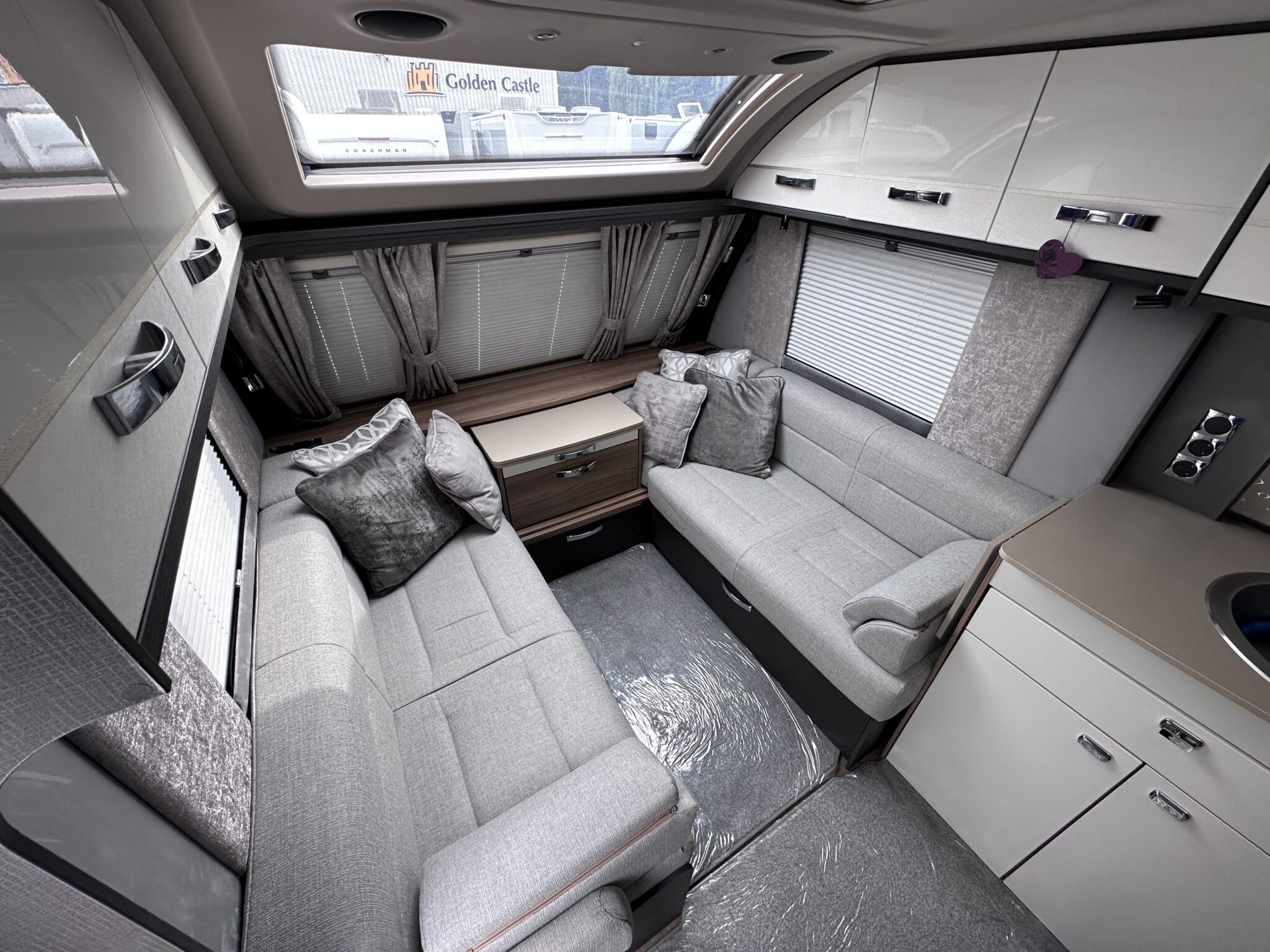 Swift Bessacarr Cameo By Design 580 – 2022 Caravan - Image 11