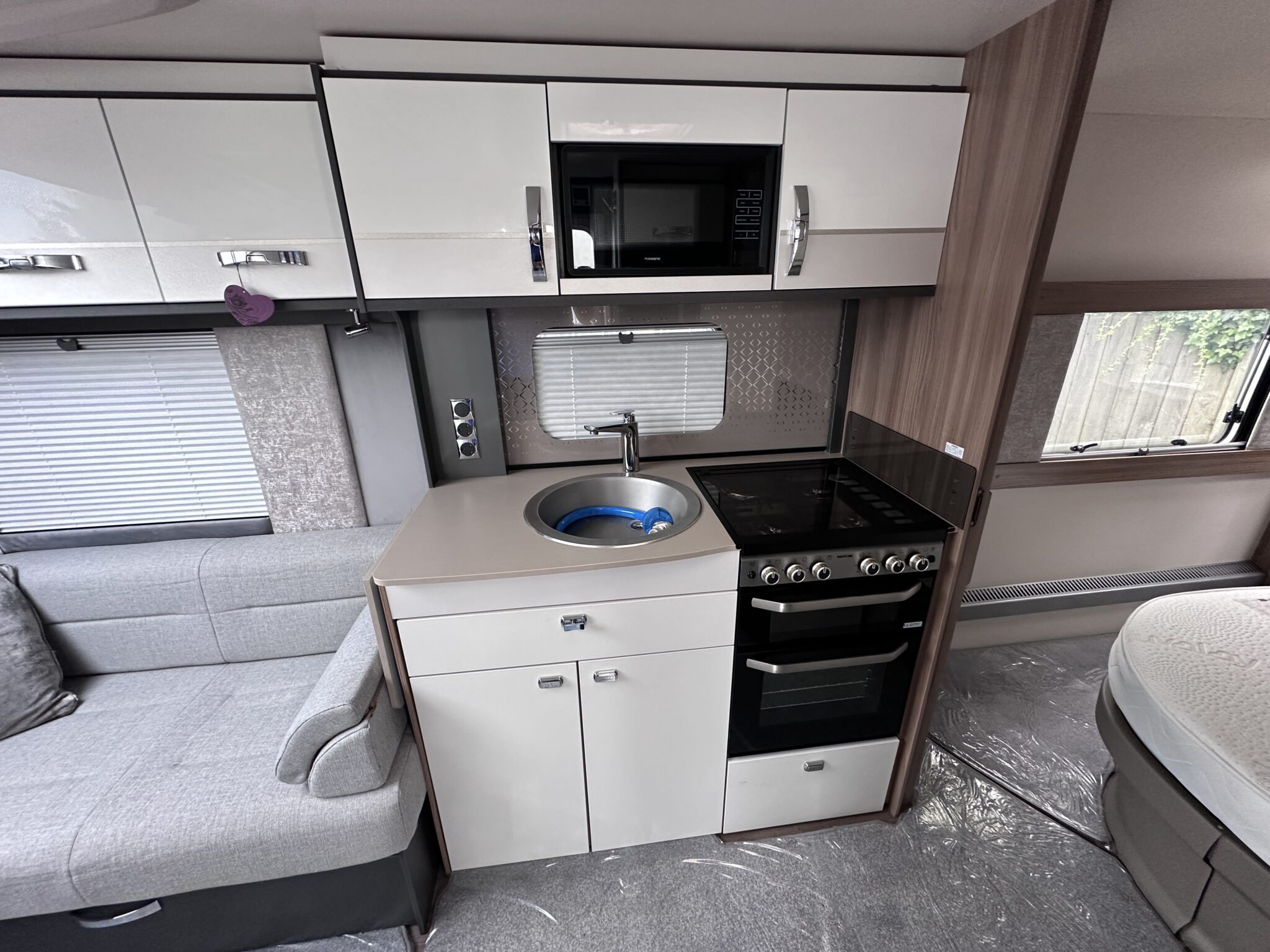 Swift Bessacarr Cameo By Design 580 – 2022 Caravan - Image 12