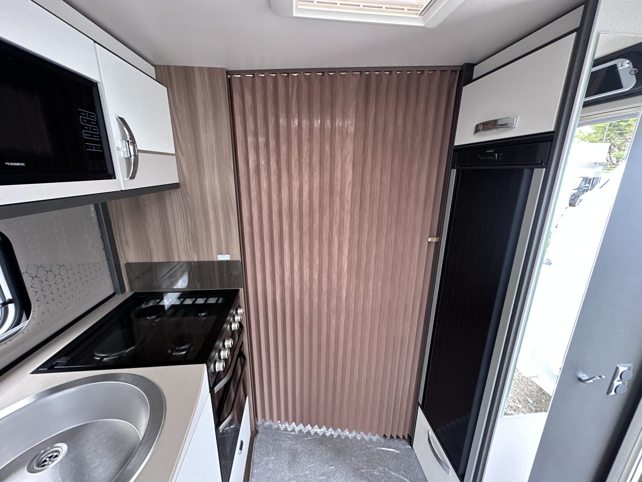 Swift Bessacarr Cameo By Design 580 – 2022 Caravan - Image 58