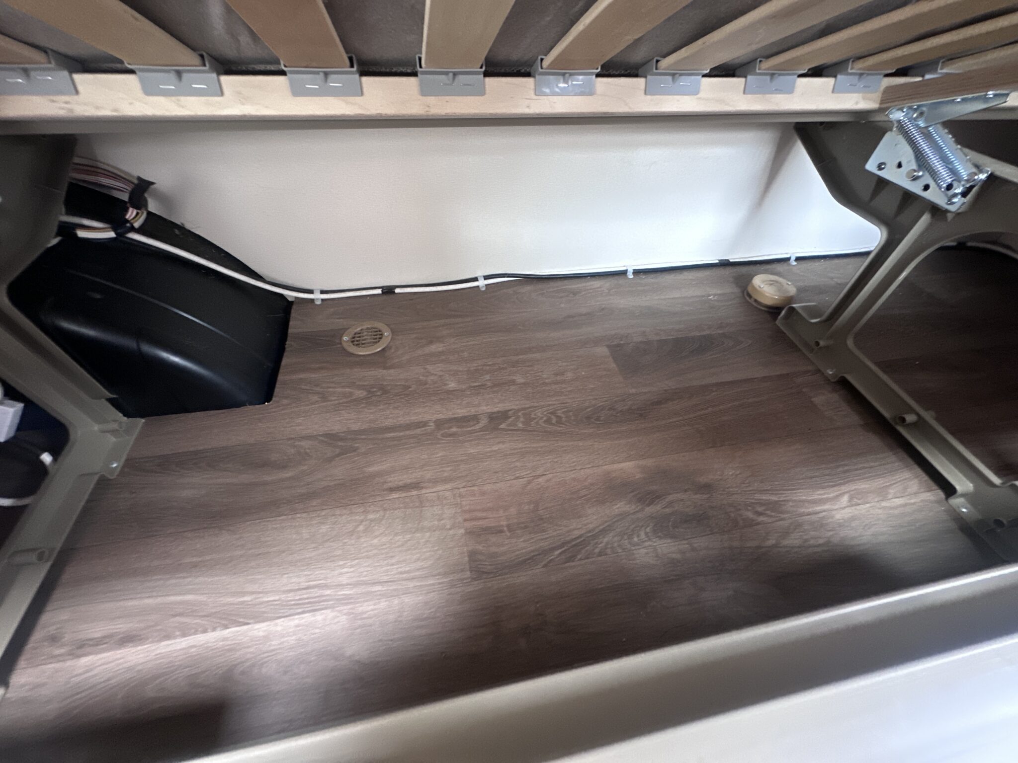 Swift Sprite Compact – 2022 Caravan - Image 77