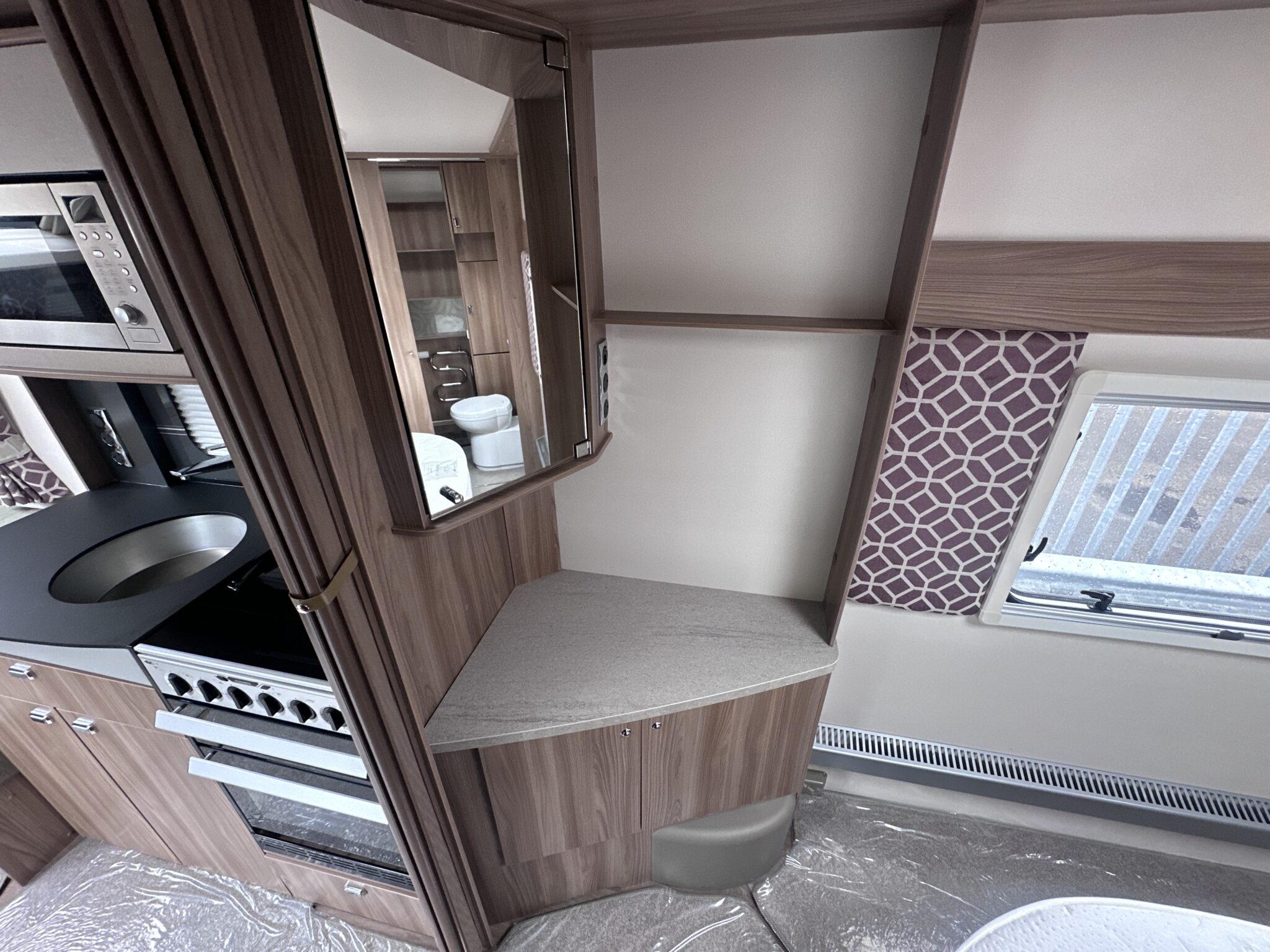 Swift Conqueror 645 – 2018 Caravan - Image 73