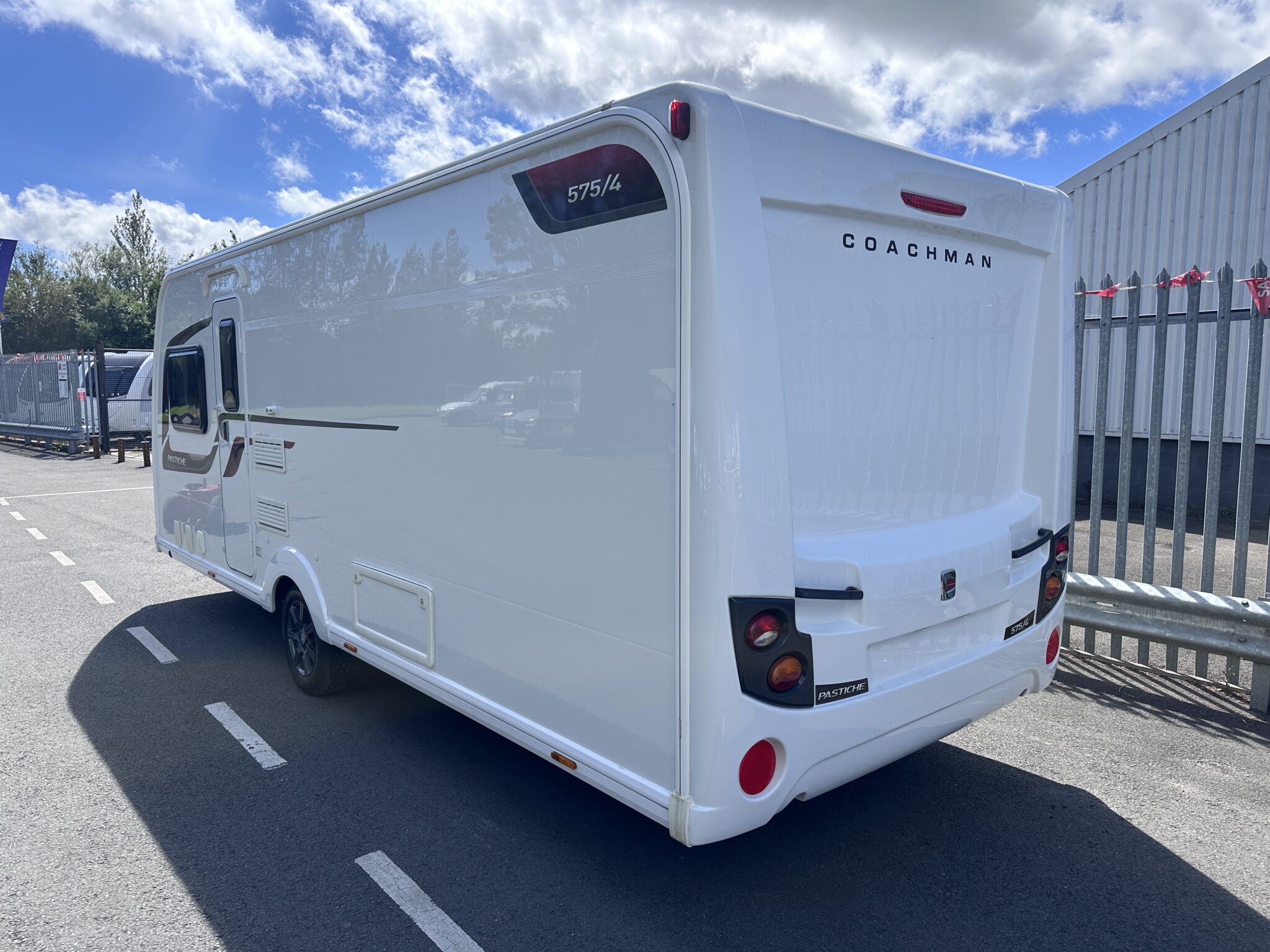 2018 Coachman Pastiche 575/4. - Image 4
