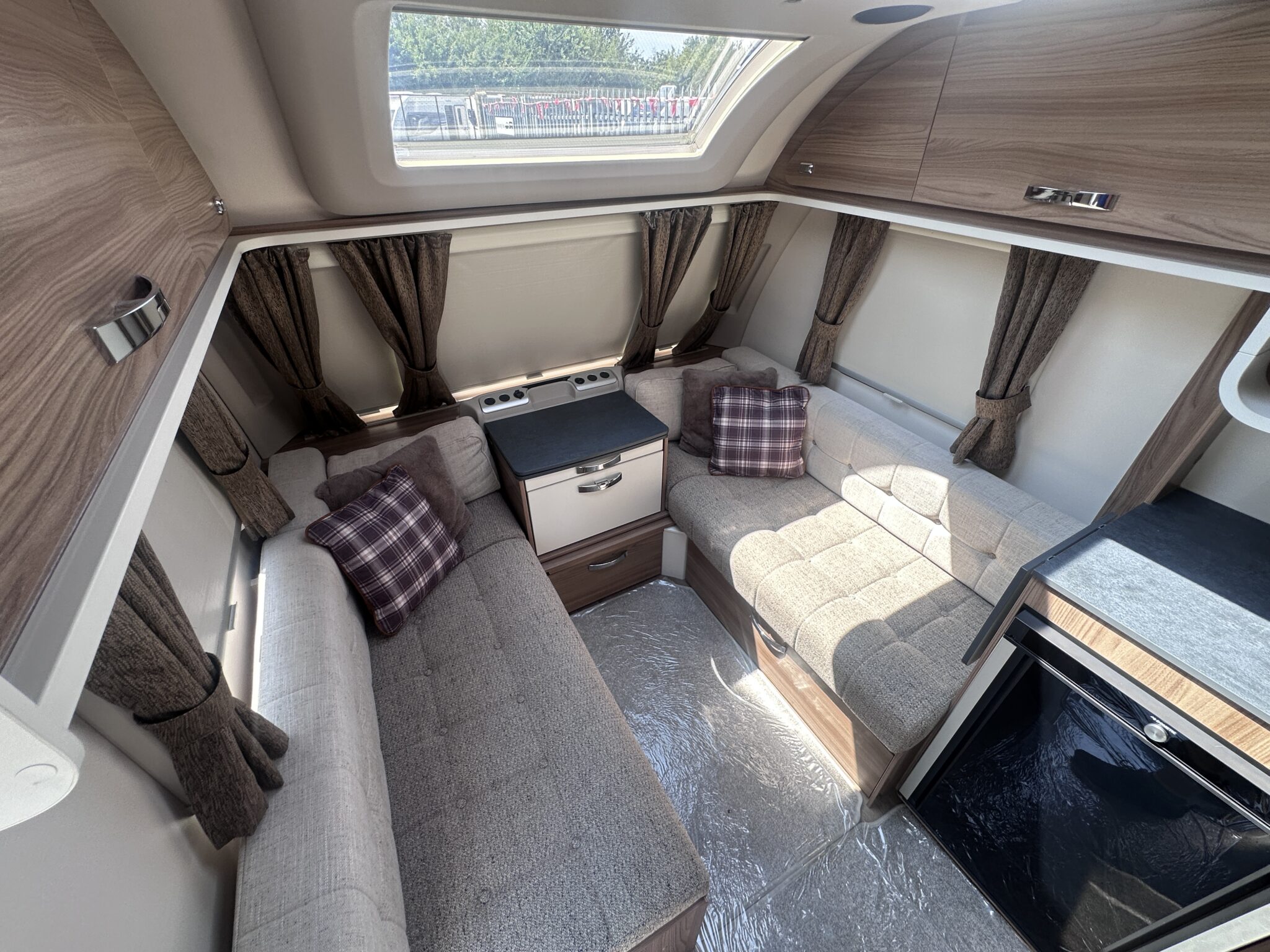 Swift Sprite Major 4SB – 2022 Caravan - Image 25