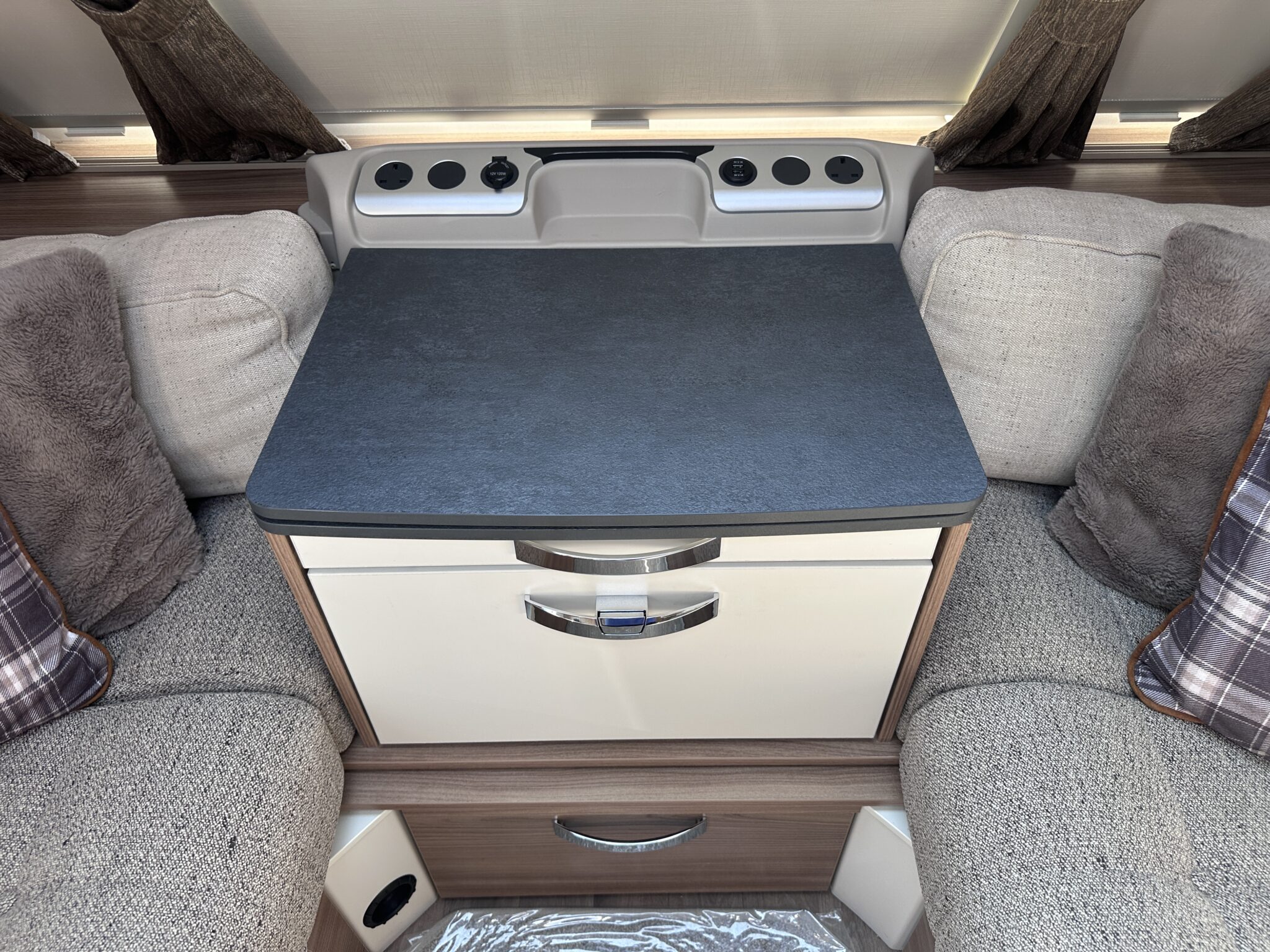 Swift Sprite Major 4SB – 2022 Caravan - Image 33