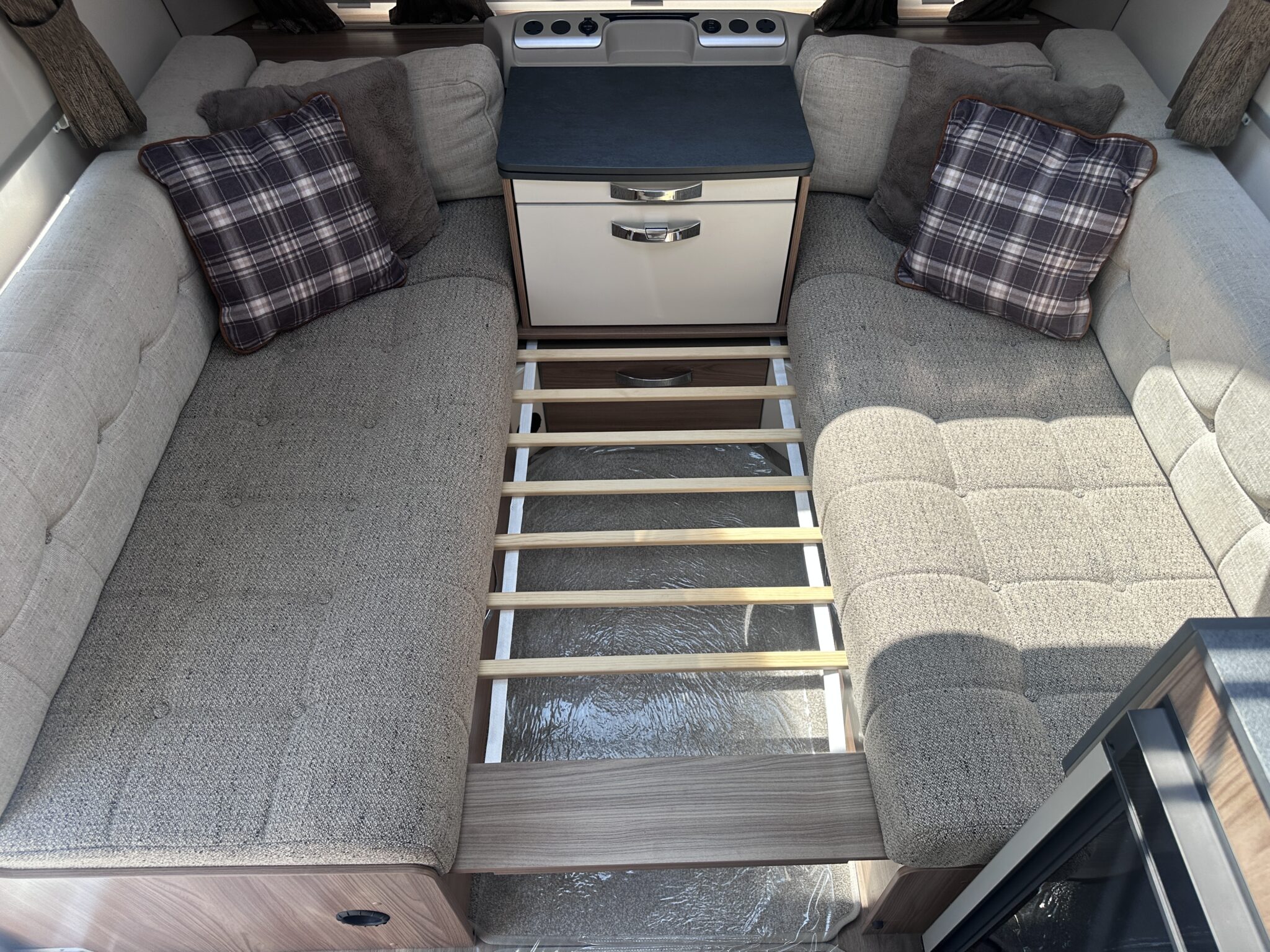 Swift Sprite Major 4SB – 2022 Caravan - Image 36
