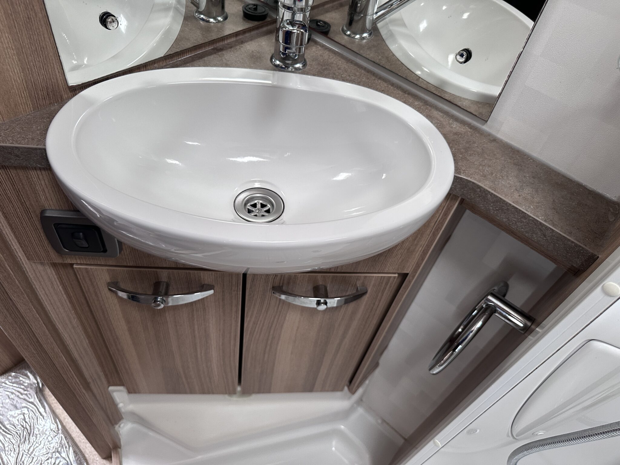 Bessacarr E452 – 2013 Motorhome - Image 75