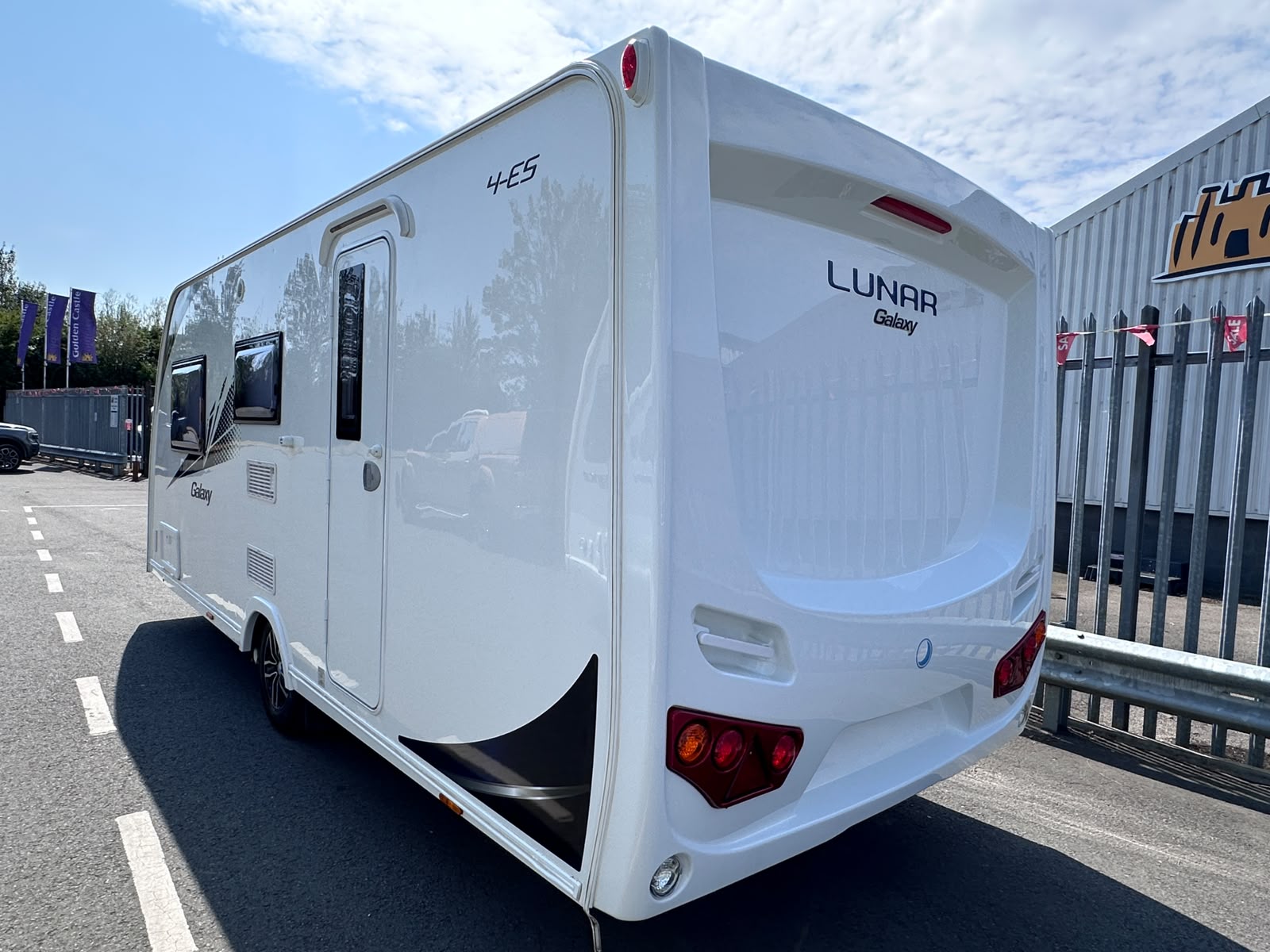 Lunar Galaxy 4ES – 2017 Caravan - Image 4