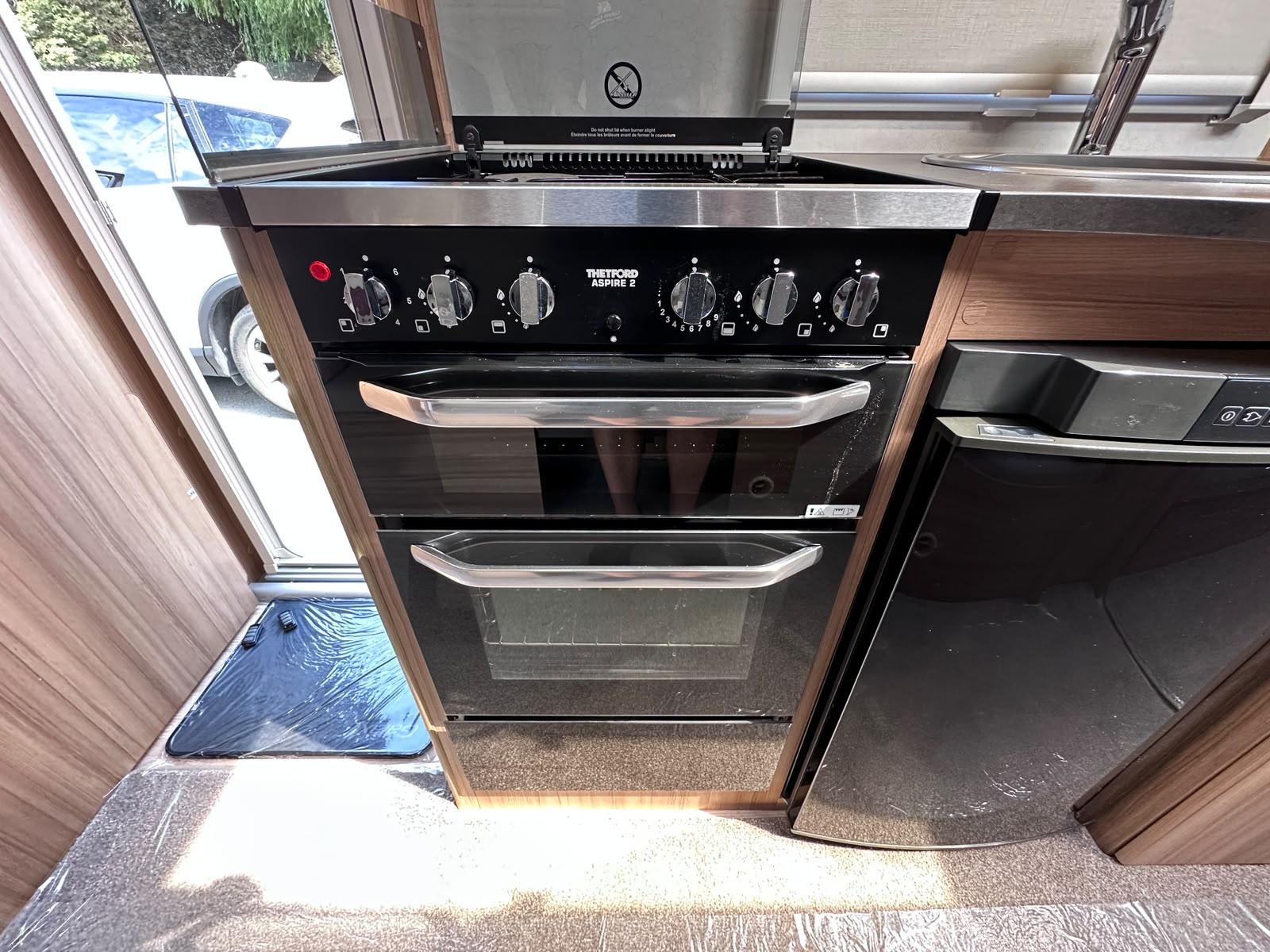 Lunar Galaxy 4ES – 2017 Caravan - Image 17