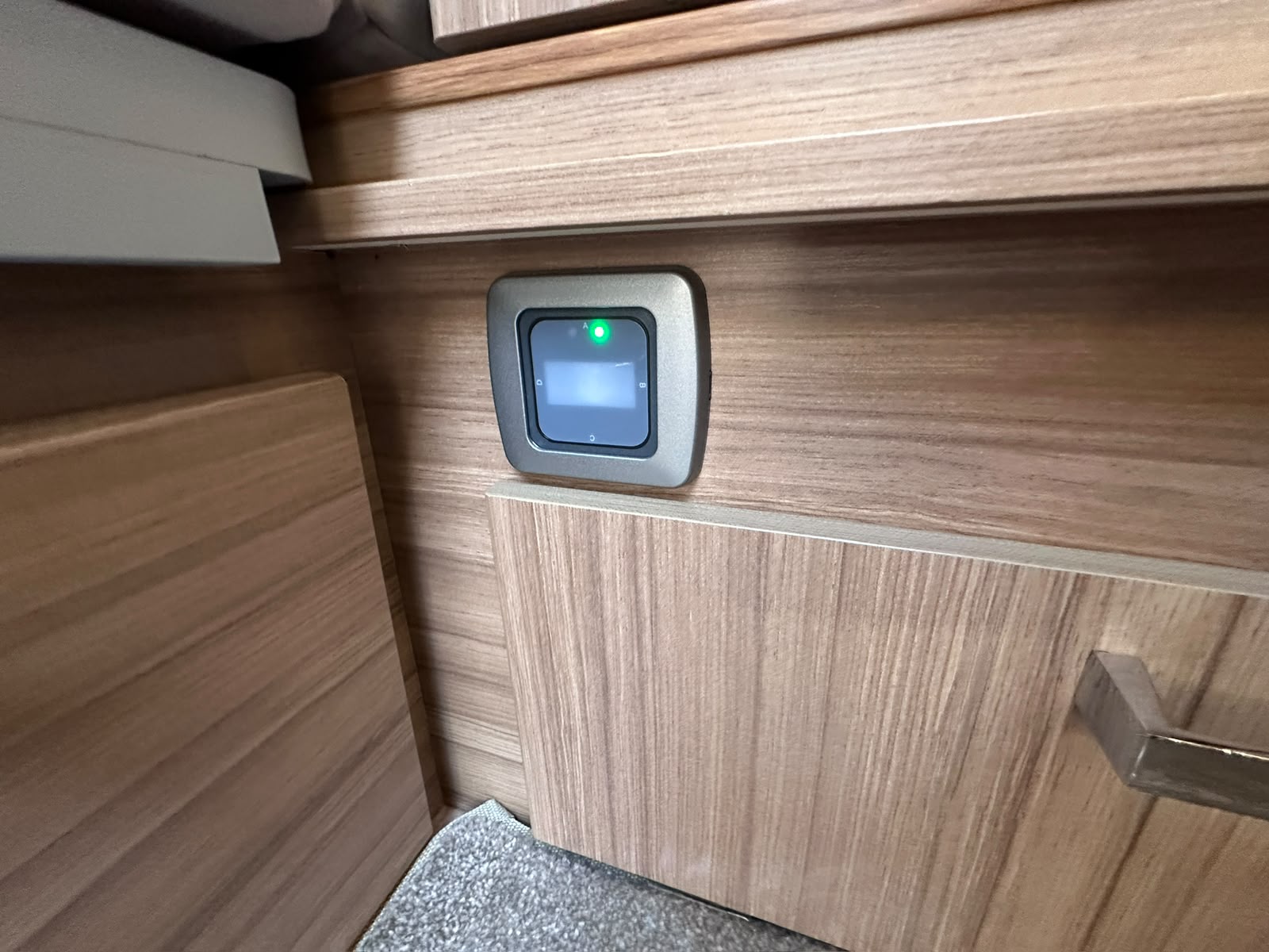 Lunar Galaxy 4ES – 2017 Caravan - Image 40
